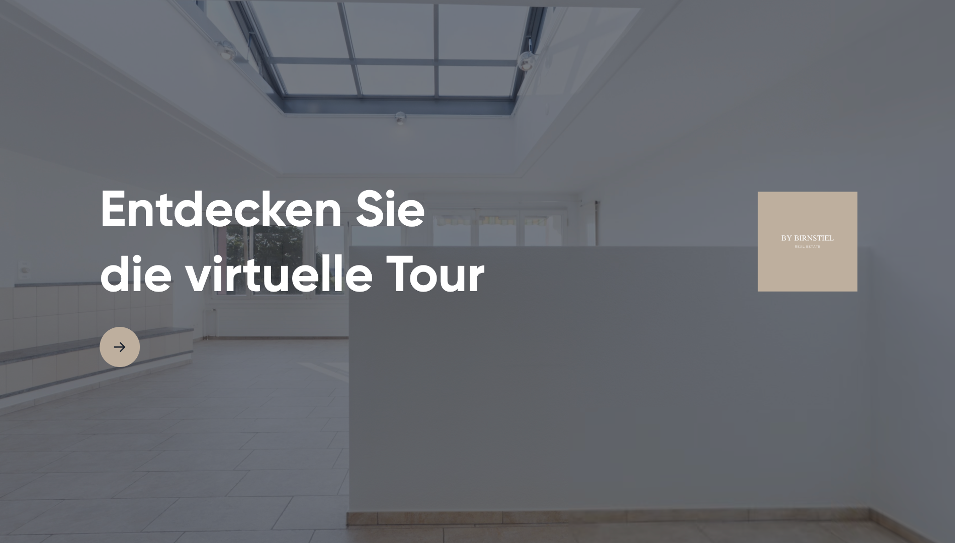 Interaktive 360-Grad-Tour durch die frisch renovierte Attikawohnung mit Dachkuppel in Oberkulm.