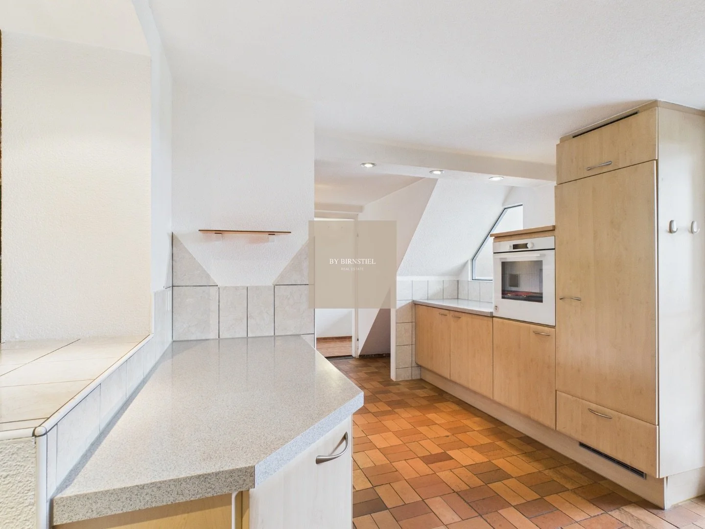 Arbeitsbereich der Küche mit Blick auf die hochwertigen Ausbauten.