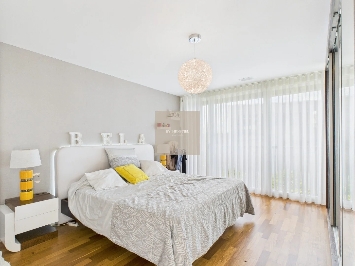 Grosszügiges Master-Schlafzimmer im Haus Oberrohrdorf