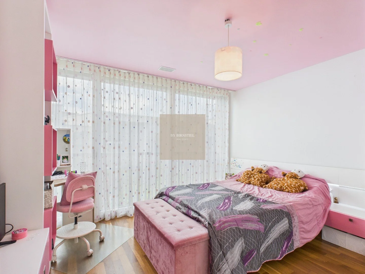 Drittes Schlafzimmer mit viel Tageslicht in Oberrohrdorf