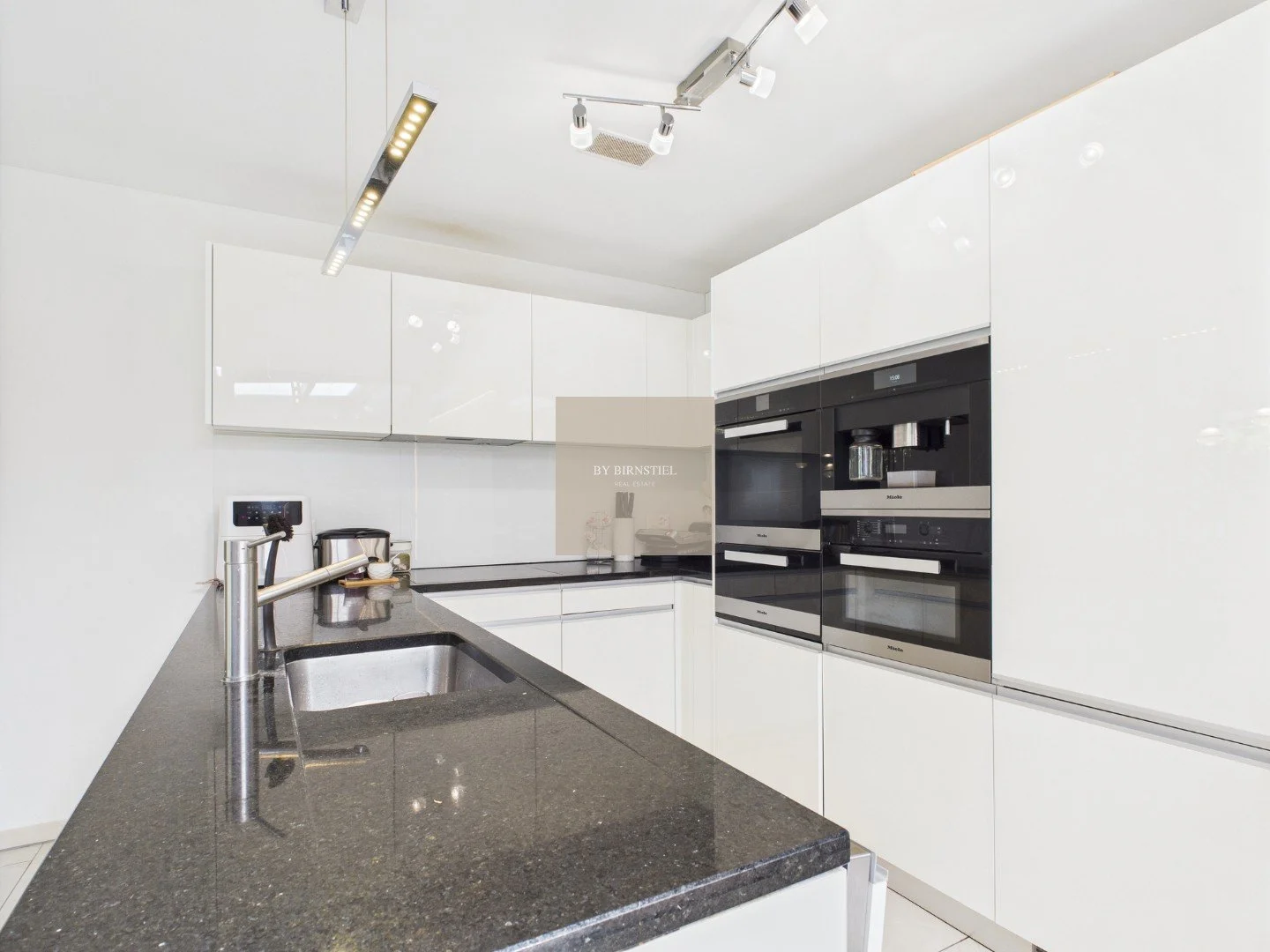 Hochwertige Einbauküche Minergie-Standard Oberrohrdorf