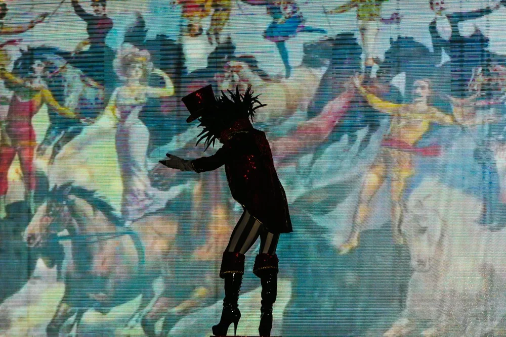 IIDA Los Angeles Haunt Couture - Envelope Please