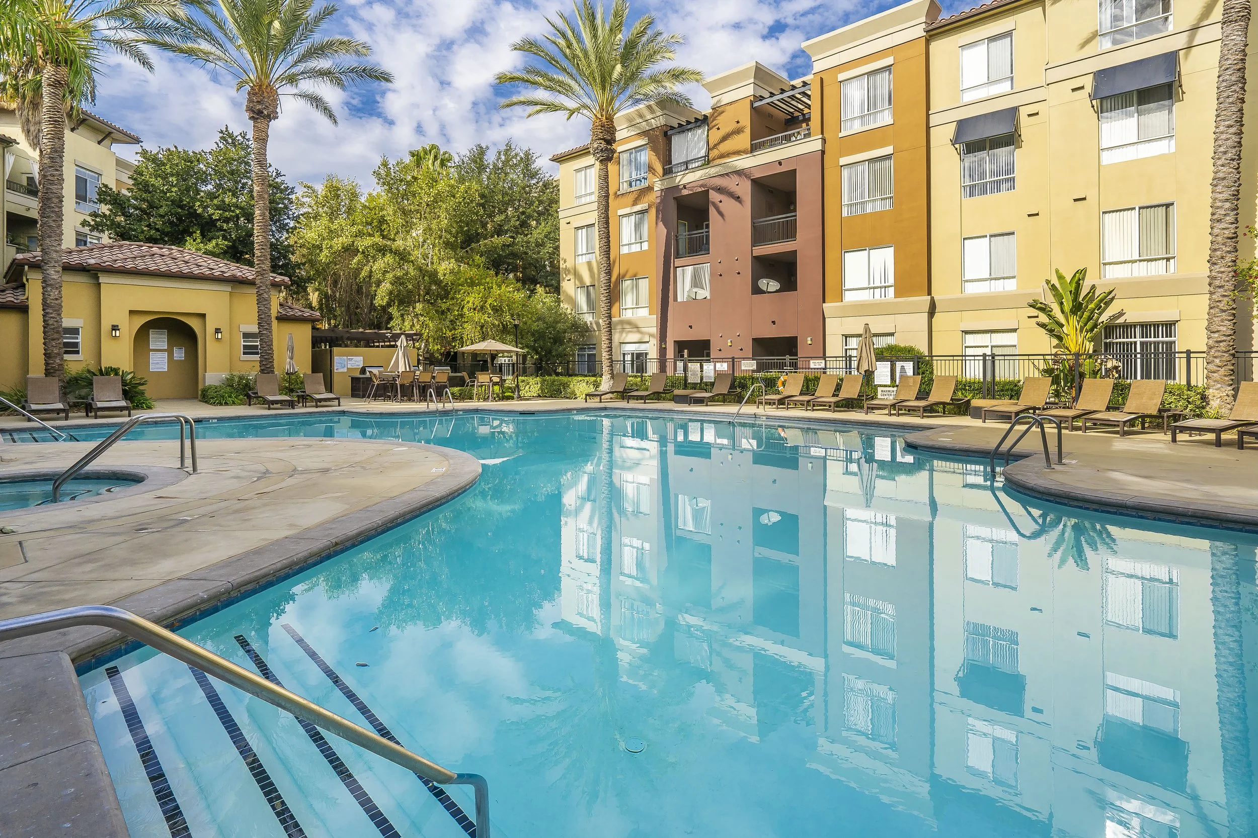 68-Community Pool.jpeg