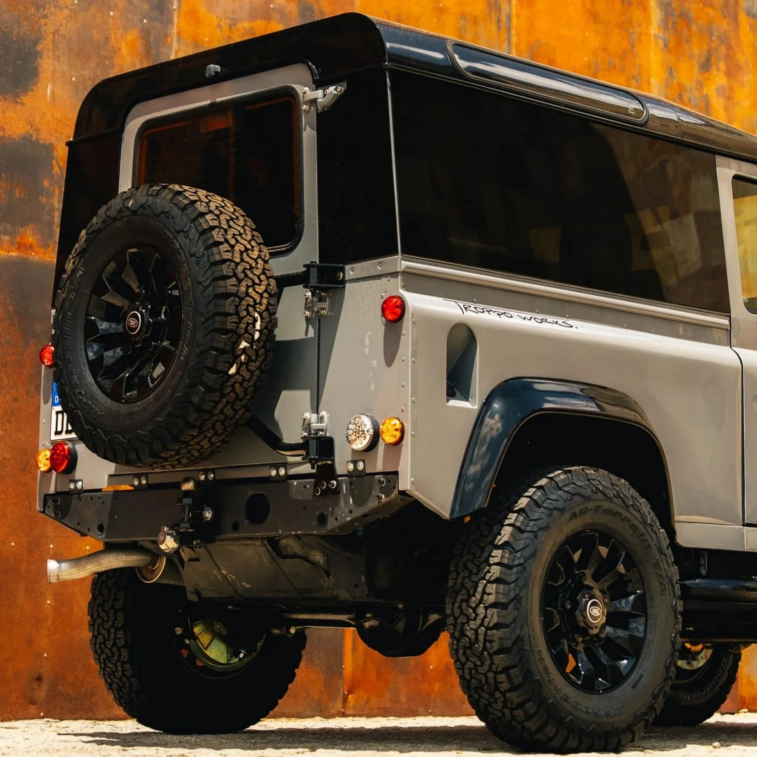 spare-wheel-carrier-defender-90.jpg