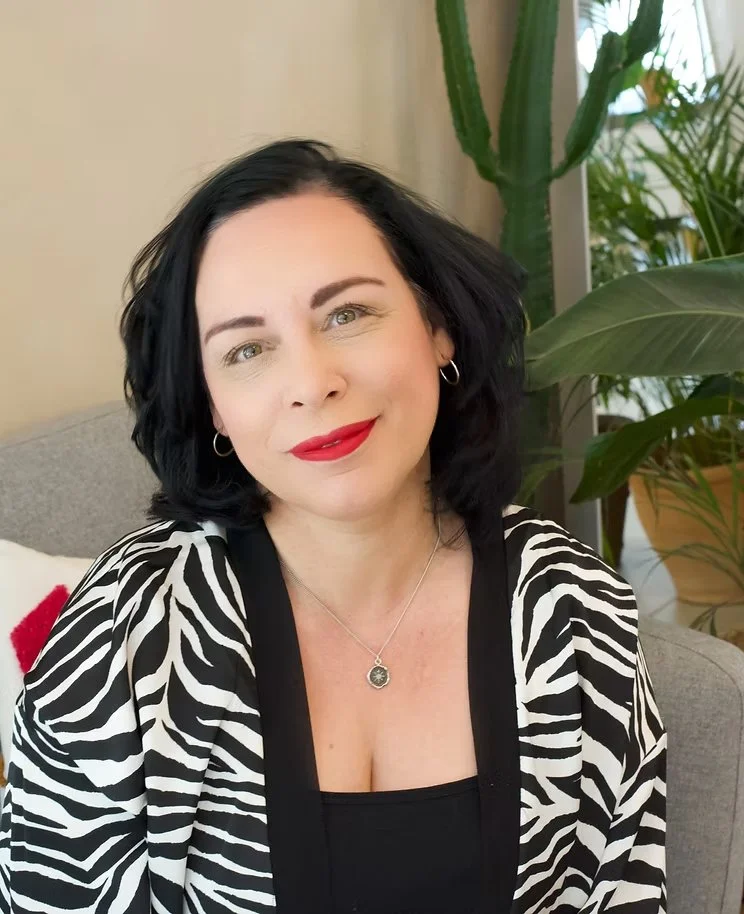 Hayely White Menospace