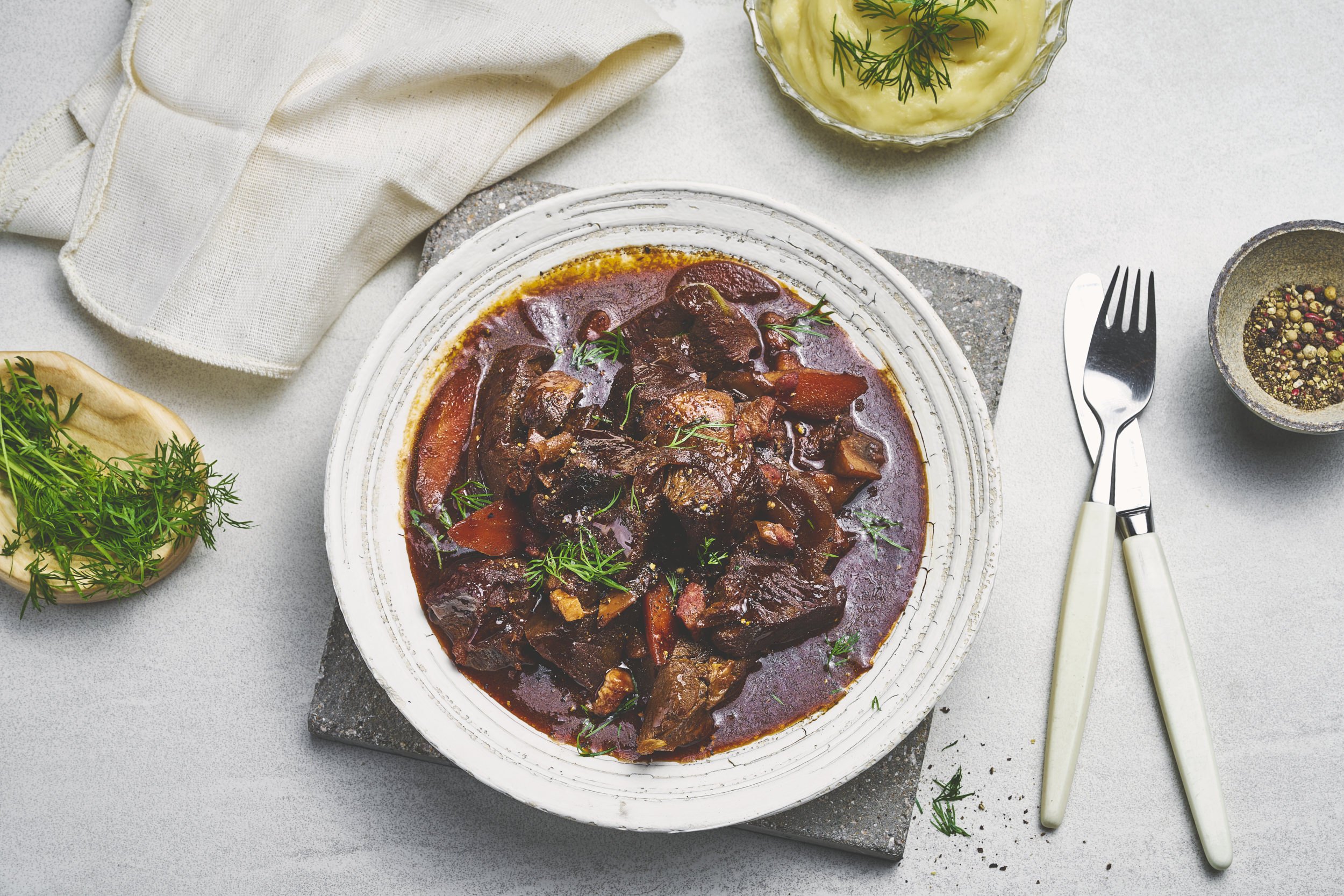 Boeuf bourguignon med reinsdyrstek