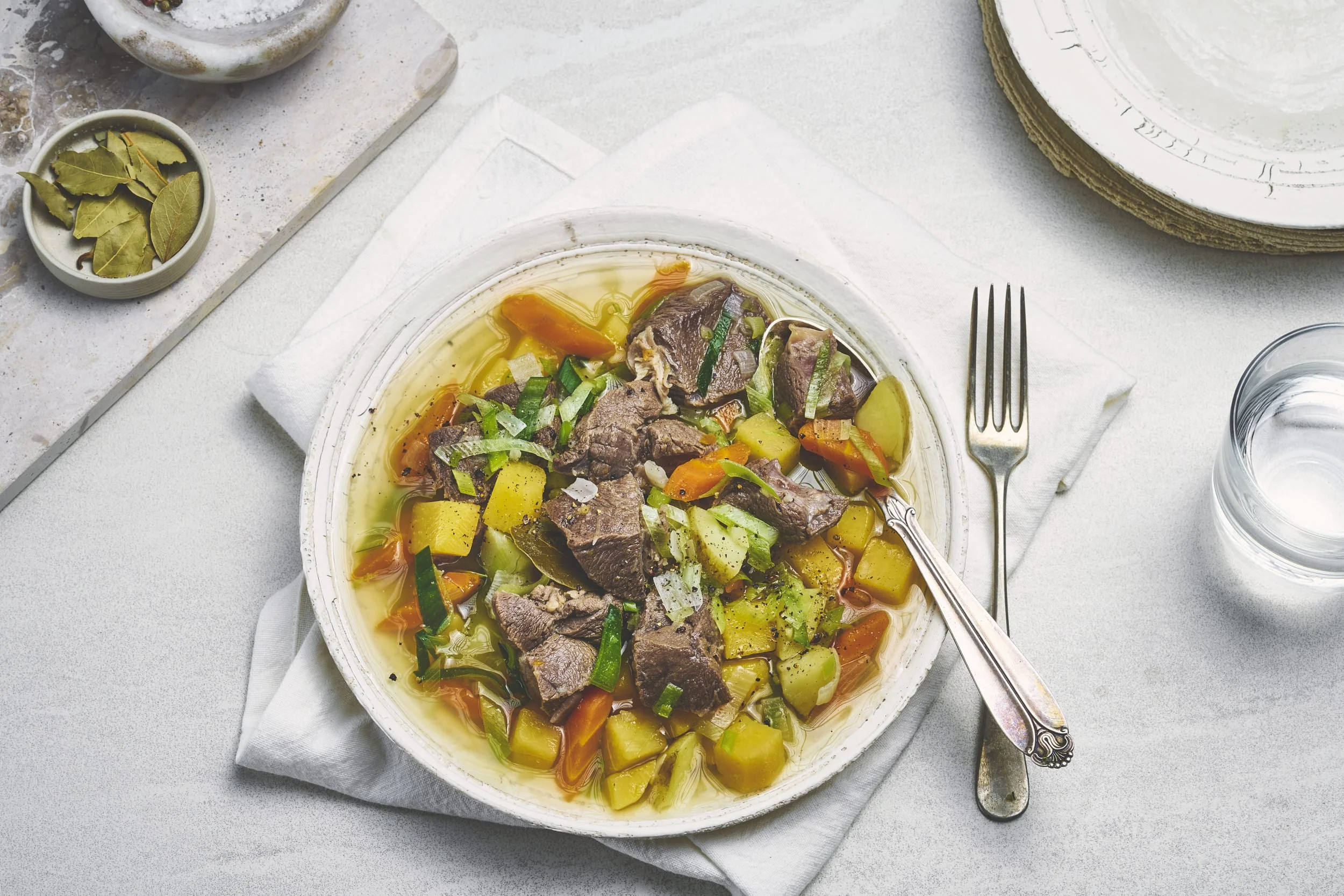 Kjøttsuppe med reinsdyr og rotgrønnsaker