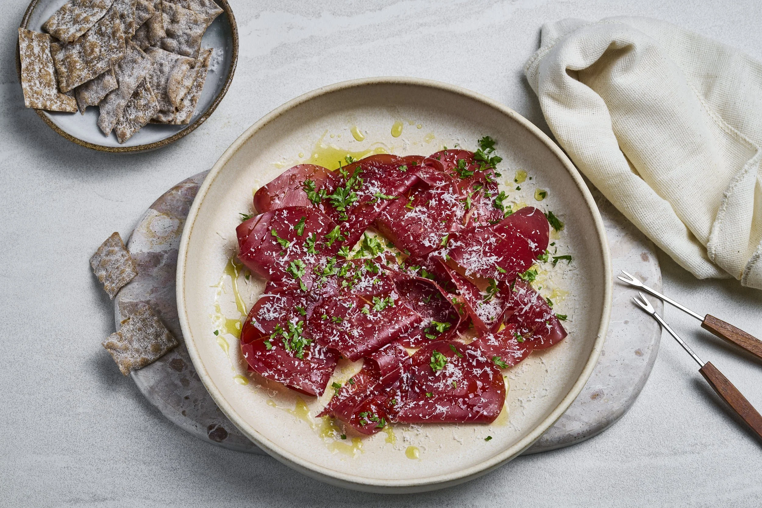 Speket reinsdyrbiff med olivenolje og parmesan