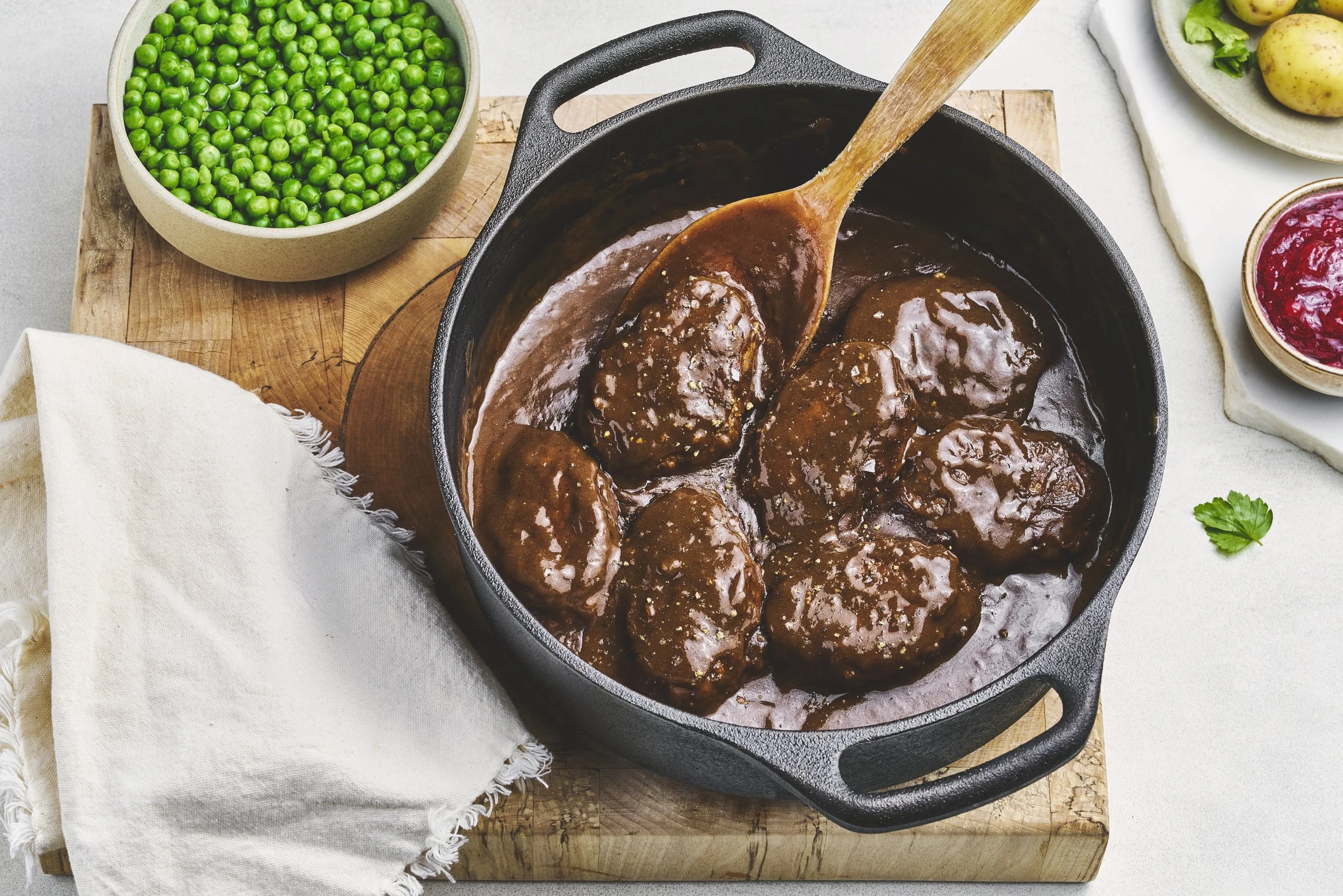 Hjemmelagde reinsdyrkaker i brun saus