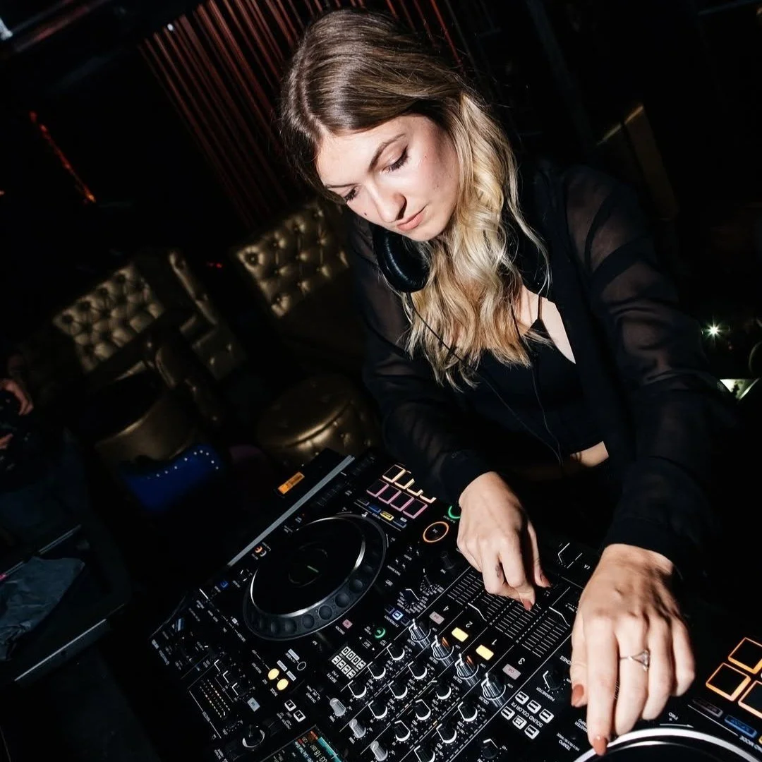 Meet Sasha Kohana (@sasha.kohana) Originally from Odessa, Ukraine, Sasha Kohana has found her musical home in Barcelona, creating a unique sound that echoes the city's multicultural heartbeat.

Since her journey began Sasha has graced in several icon