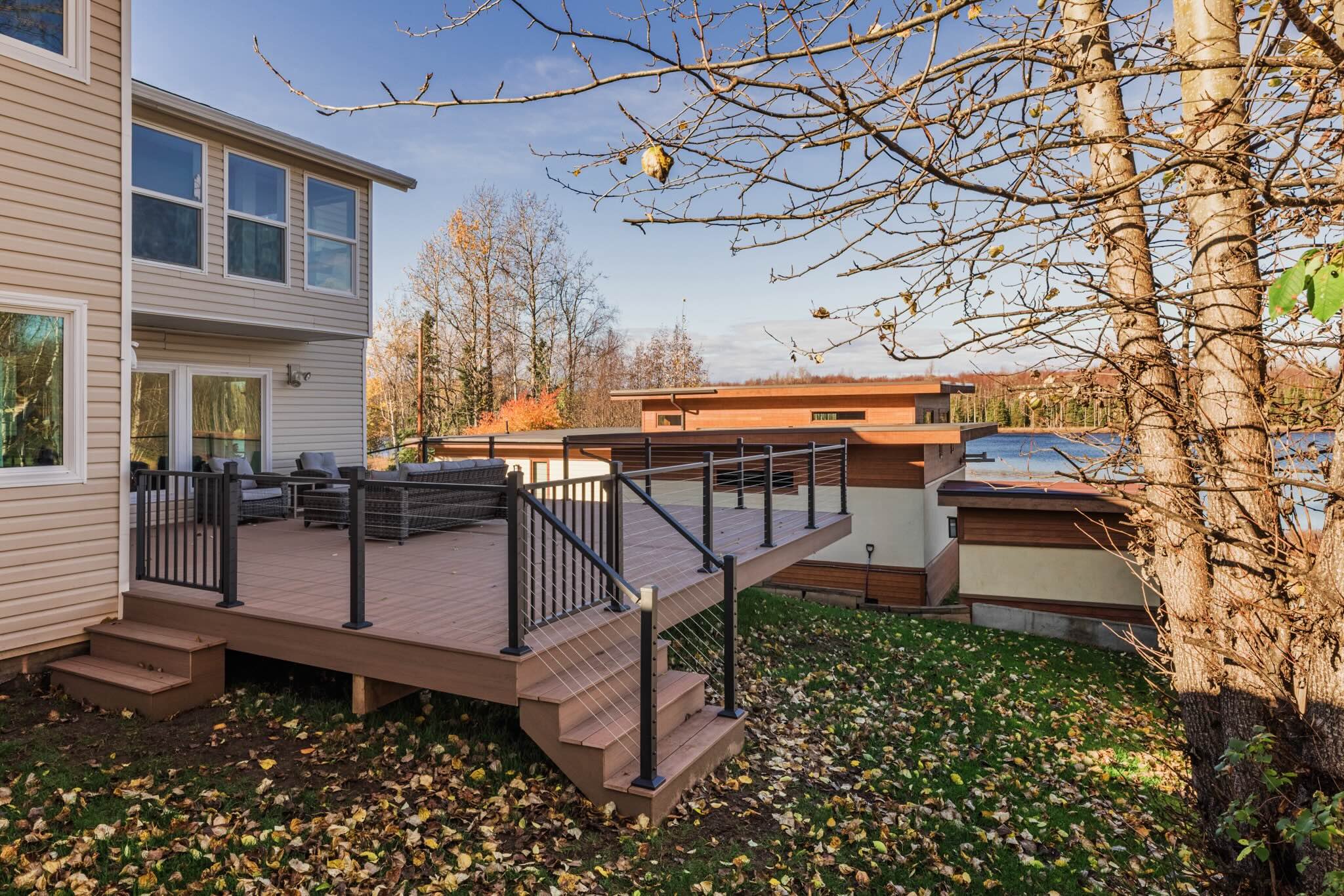 DECK DETAILS
-Deckorators Mesa deck surface
-Deckorators ALX Contemporary cable railing