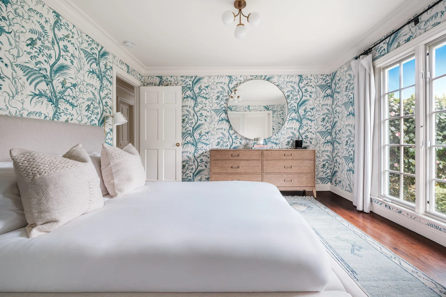 Lovely  Queen Room Montecito Winter Retreat January 18-20