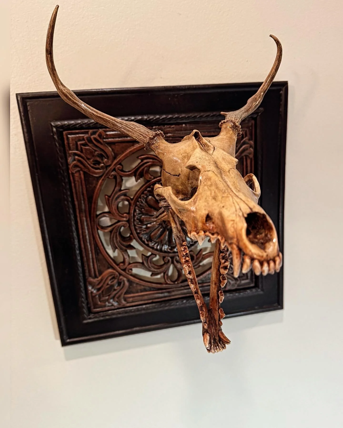 The Wendigo! this was 1 of 2  of the first variations of this piece. the Wendigo is my favorite cryptids / native American folklore. This is just my interpretation of that creature. there are many that are similar and some that are very different, bu
