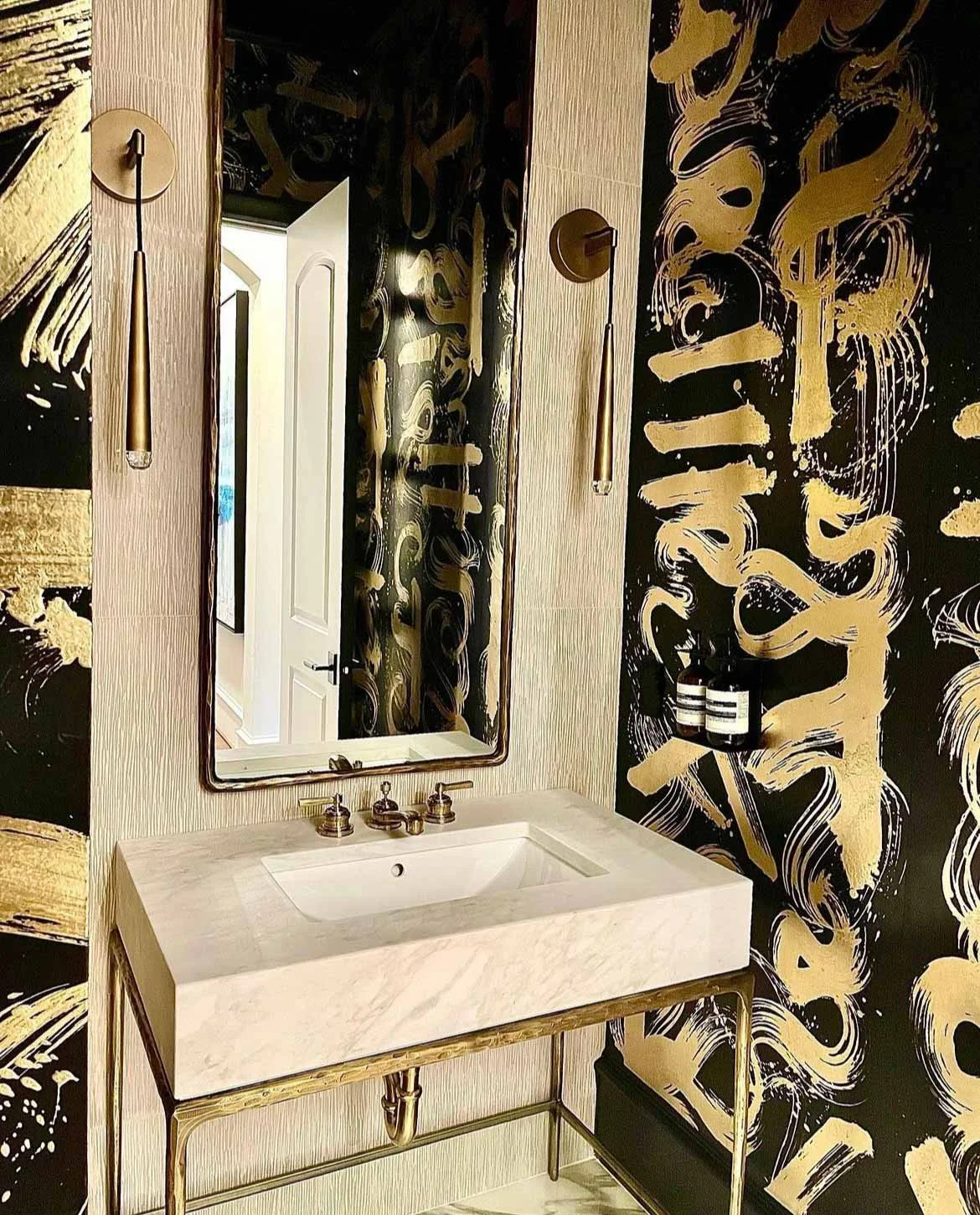  Basho Earth Gold  • SKU 14-0107 • Calligraphic strokes of hand-applied gold leaf on marble plaster create a space that is both precious and bold.