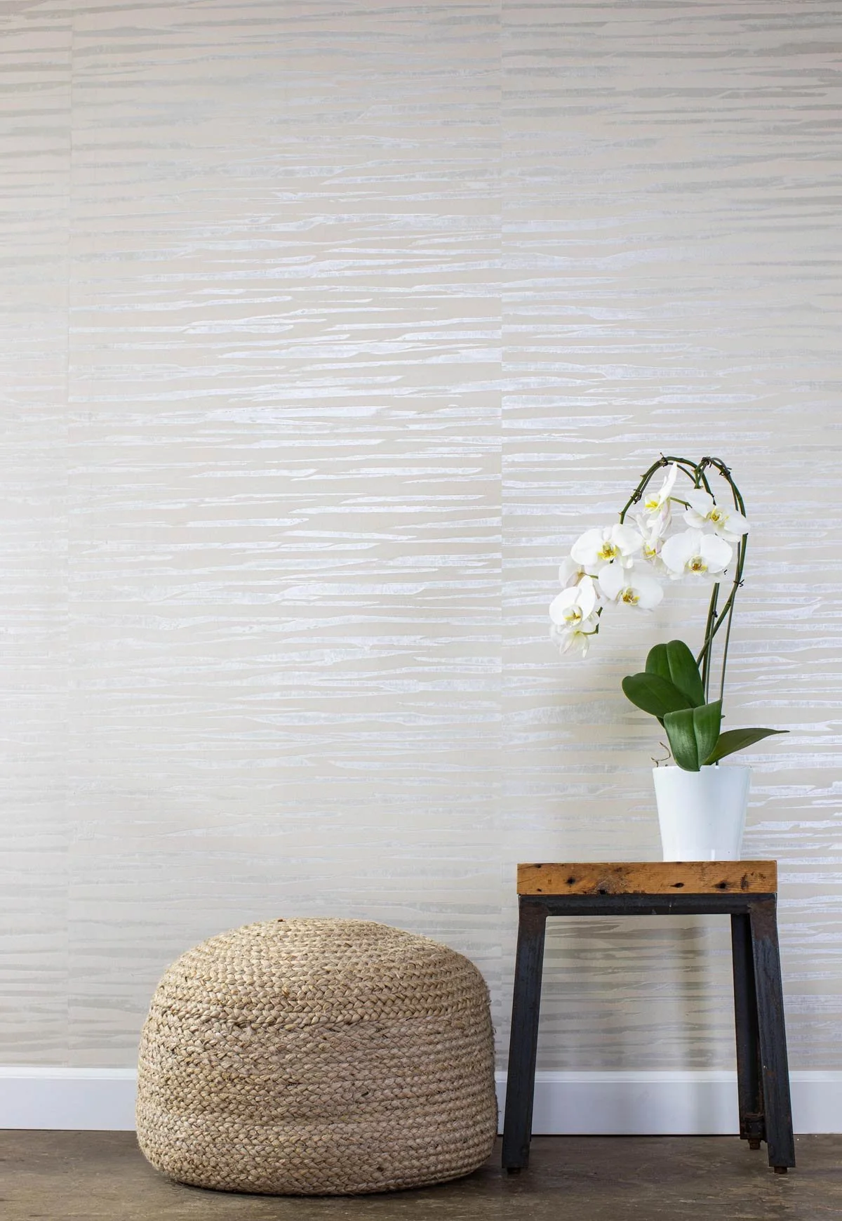  Timber Sand  • SKU 14-0059 • Beautifully contrasting sheens create depth in this sparkling dimensional mica plaster.