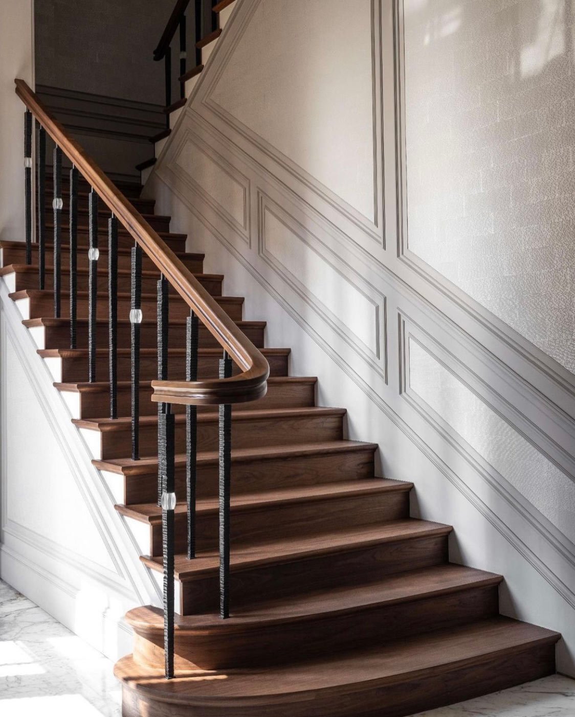  Marcato Sand  • SKU 13-0041 • Every shimmering check applied by hand to marble plaster surface. Sparkling metallic dashes make light dance across this paper.