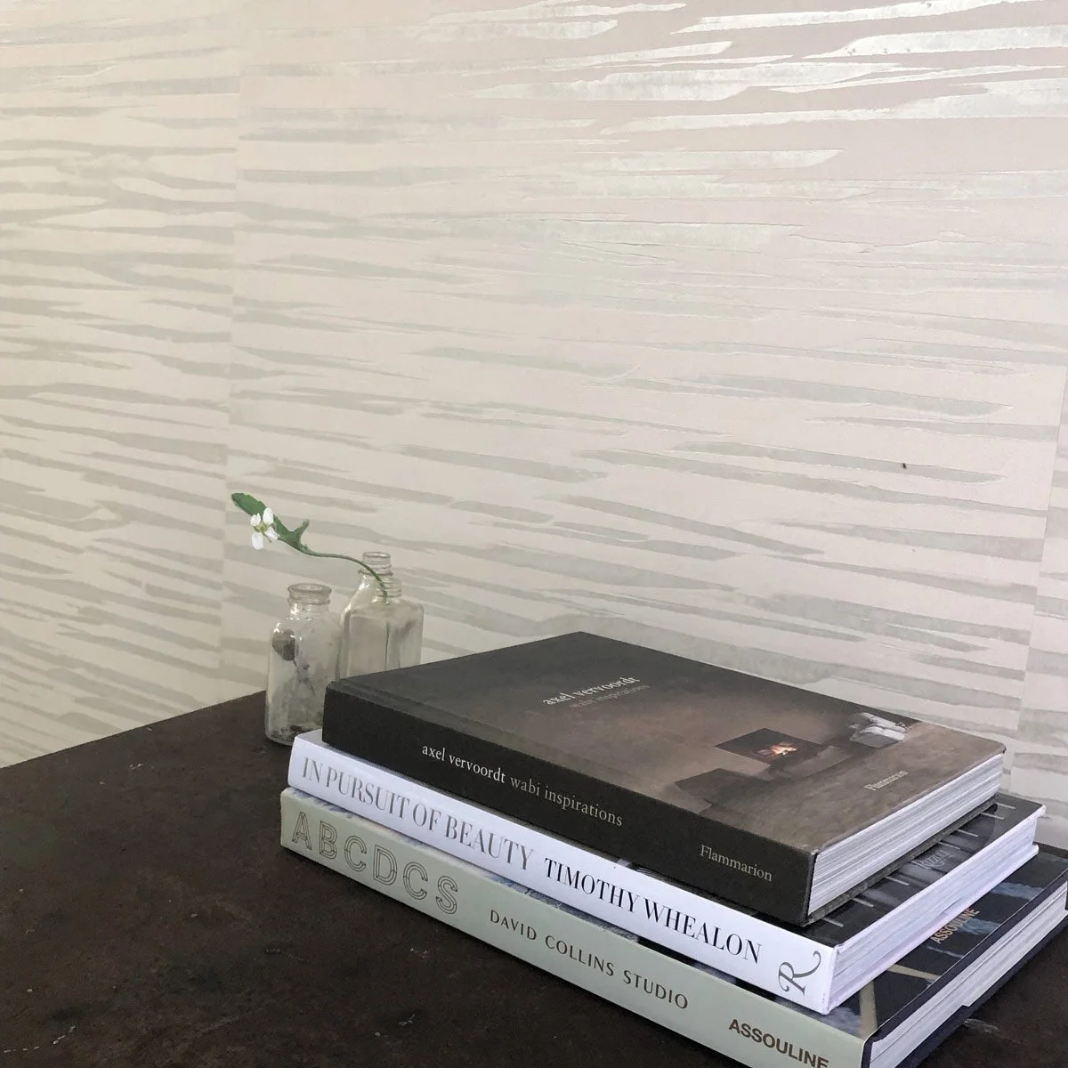  Timber Sand  • SKU 14-0059 • Beautifully contrasting sheens create depth in this sparkling dimensional mica plaster.