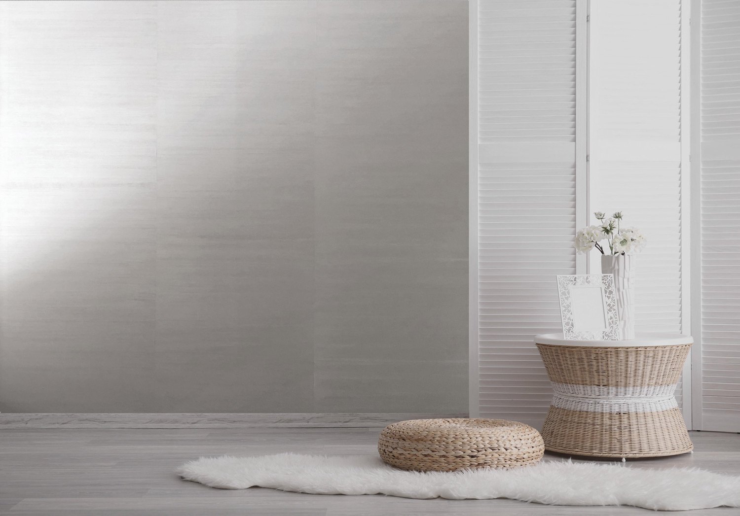  Striata Salt  • SKU 14-0051 • The gentle brushwork is highlighted by natural mica embedded in the grooves of this rich plaster strip.