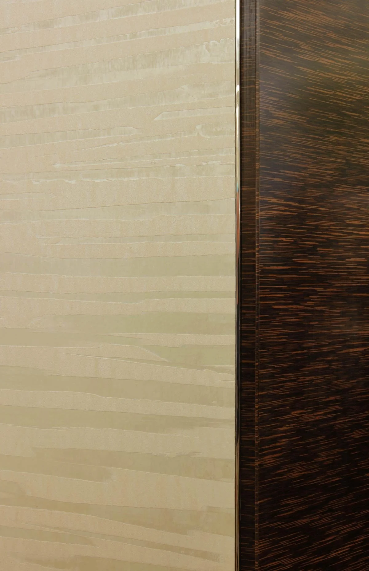  Timber Sand  • SKU 14-0059 • Beautifully contrasting sheens create depth in this sparkling dimensional mica plaster.