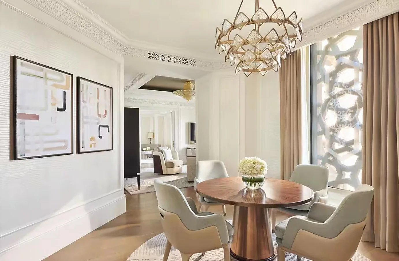  Tremolo Salt  • SKU 11-0064 • Like water reflecting on a rippling pond this mica plaster finish shimmers in the light.