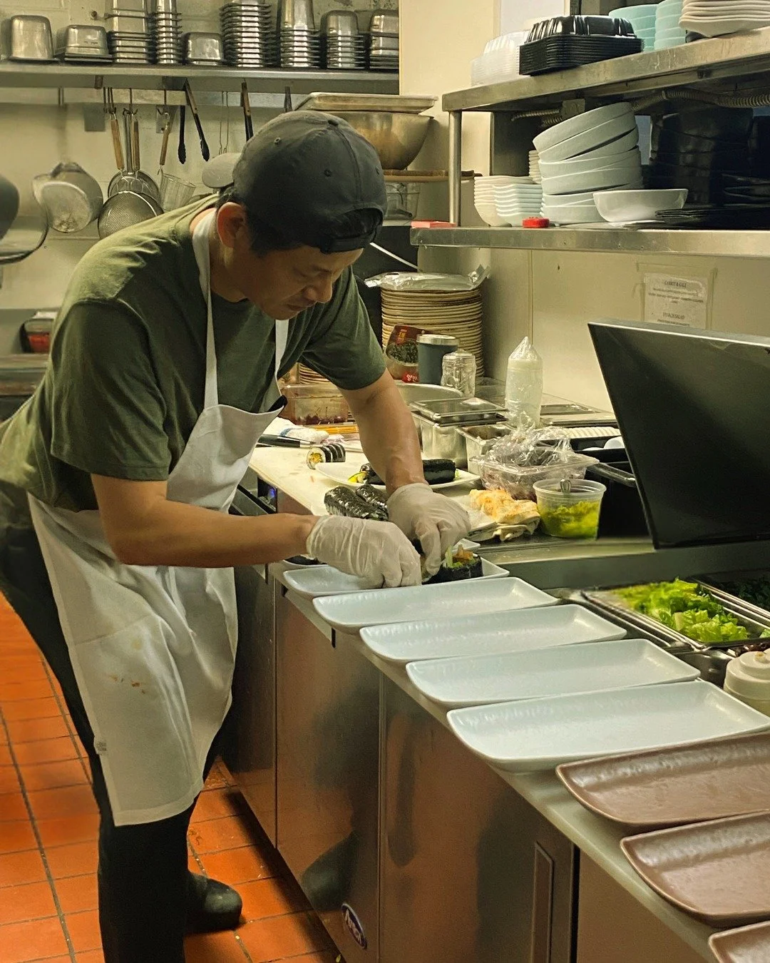 POV: Chef James is in the kitchen rolling kimbap like it&rsquo;s his superpower&hellip; and you&rsquo;re about to demolish the final product. 😌🔥

Pick your fighter: veggie, tofu, spicy pork, or bulgogi &mdash; all wrapped in seasoned rice + seaweed