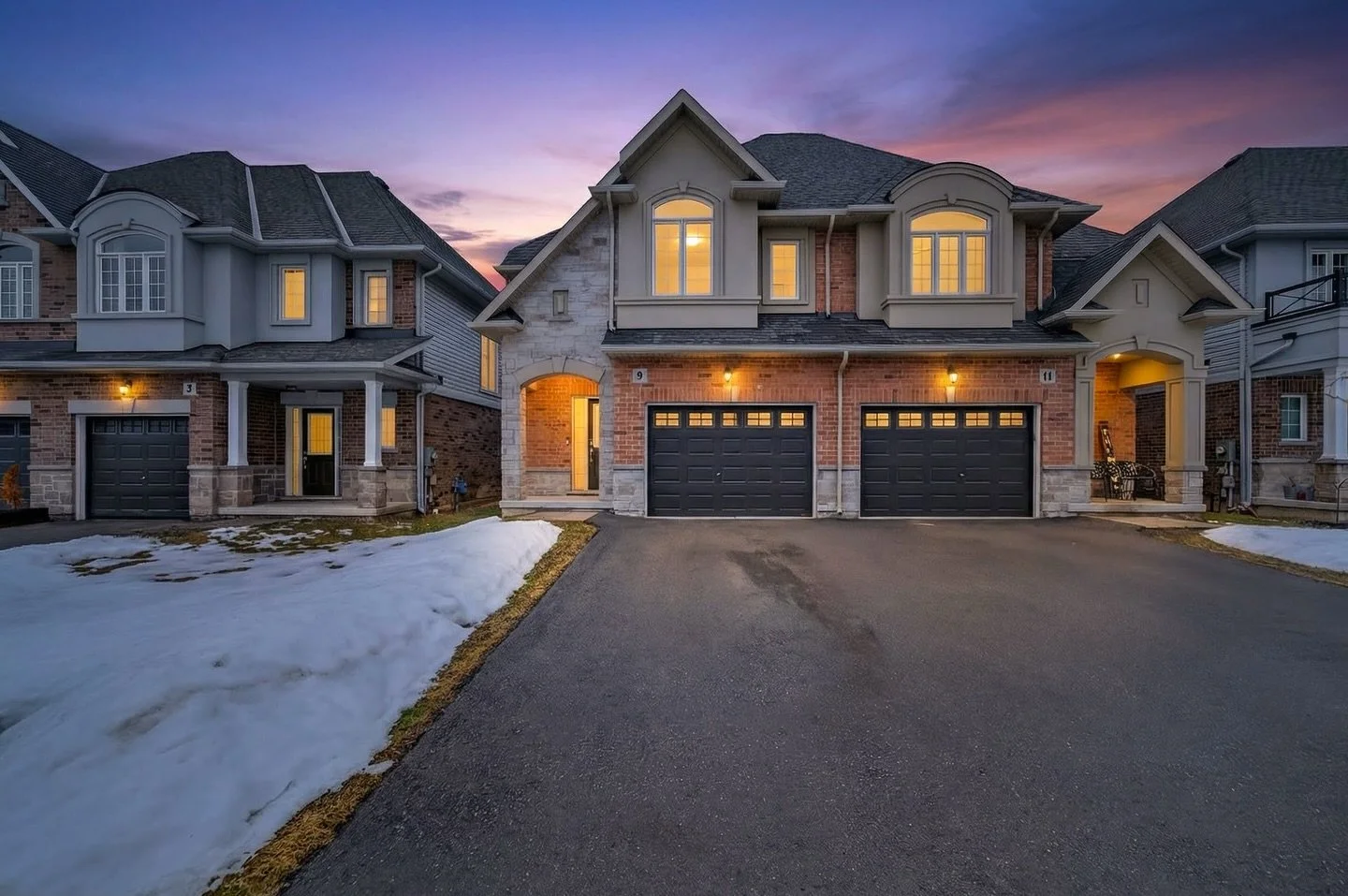 Nice bright stylish semi-detached #home in #Hamilton Mountain located near CF Lime Ridge Mall and minutes from schools. 

3 Beds | 3 bathrooms | 1650sqft

Contact @nembeader for more info