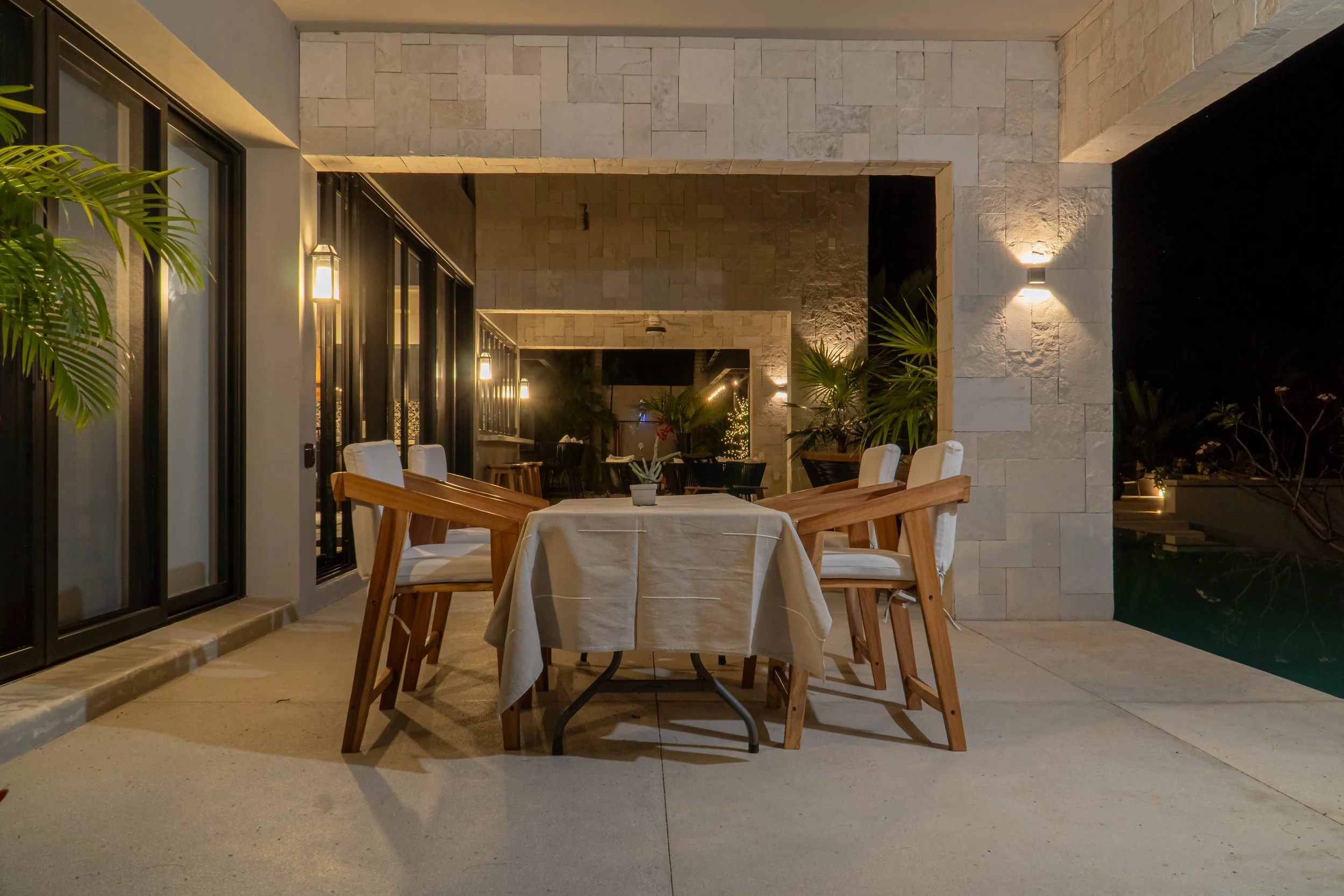 casa-textil-escobar-mantel-algodon-artesanal-beige-cena-terraza-oaxaca.jpg