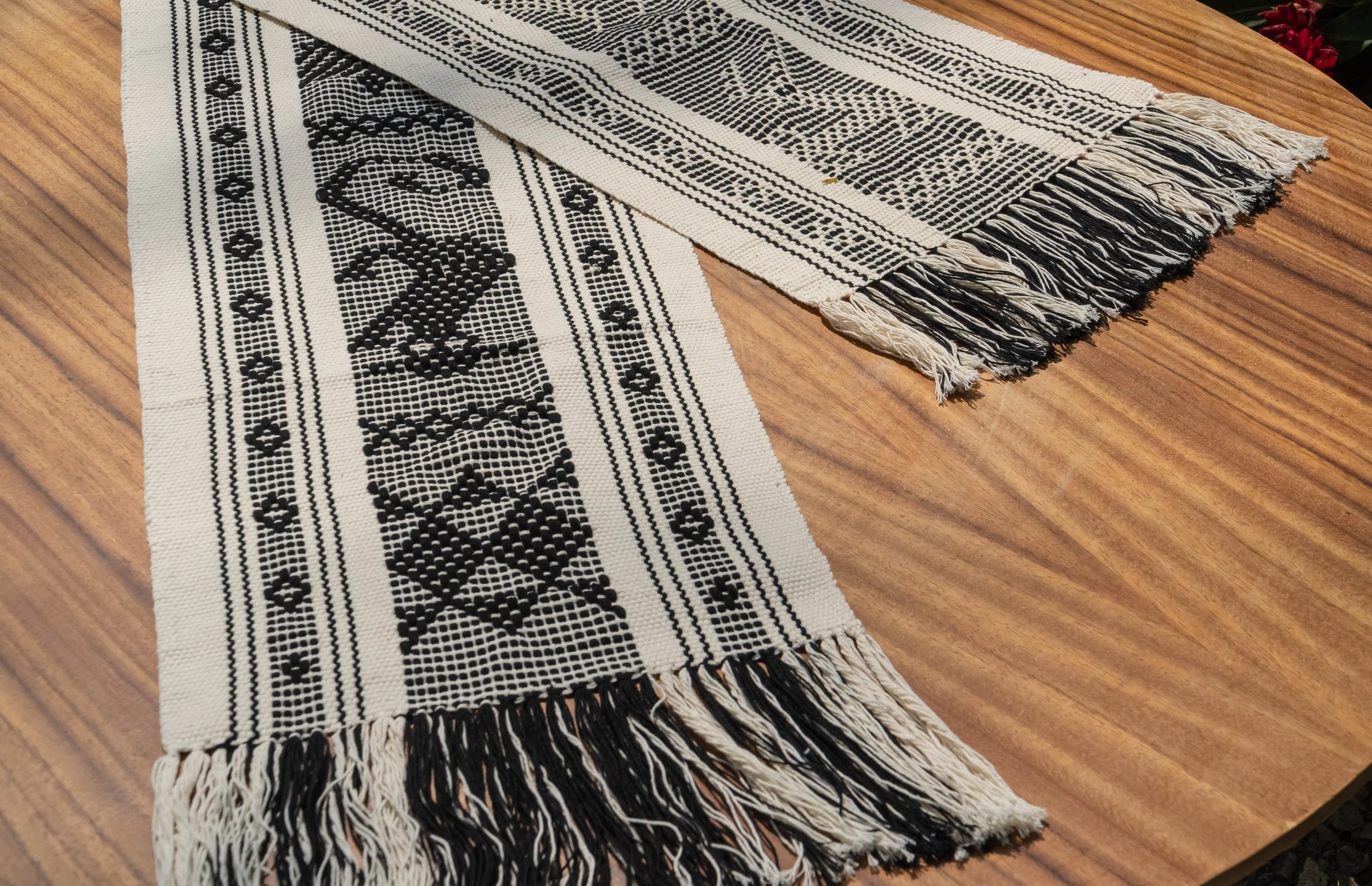 casa-textil-escobar-camino-de-mesa-artesanal-bordado-animales-tradicional-oaxaqueno.jpg (Copy)