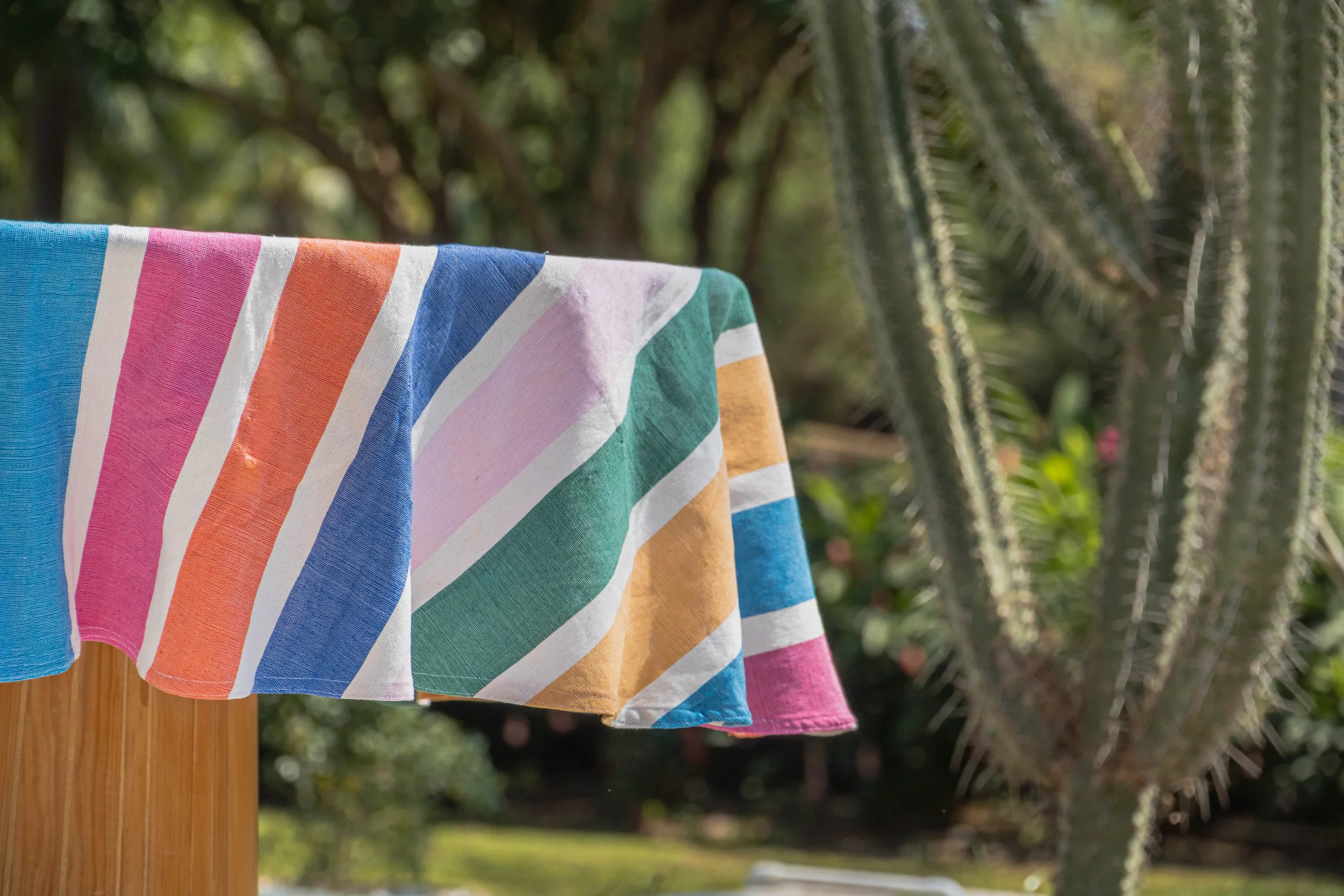 casa-textil-escobar-mantel-artesanal-algodon-multicolor-rayas-anchas-huatulco.jpg