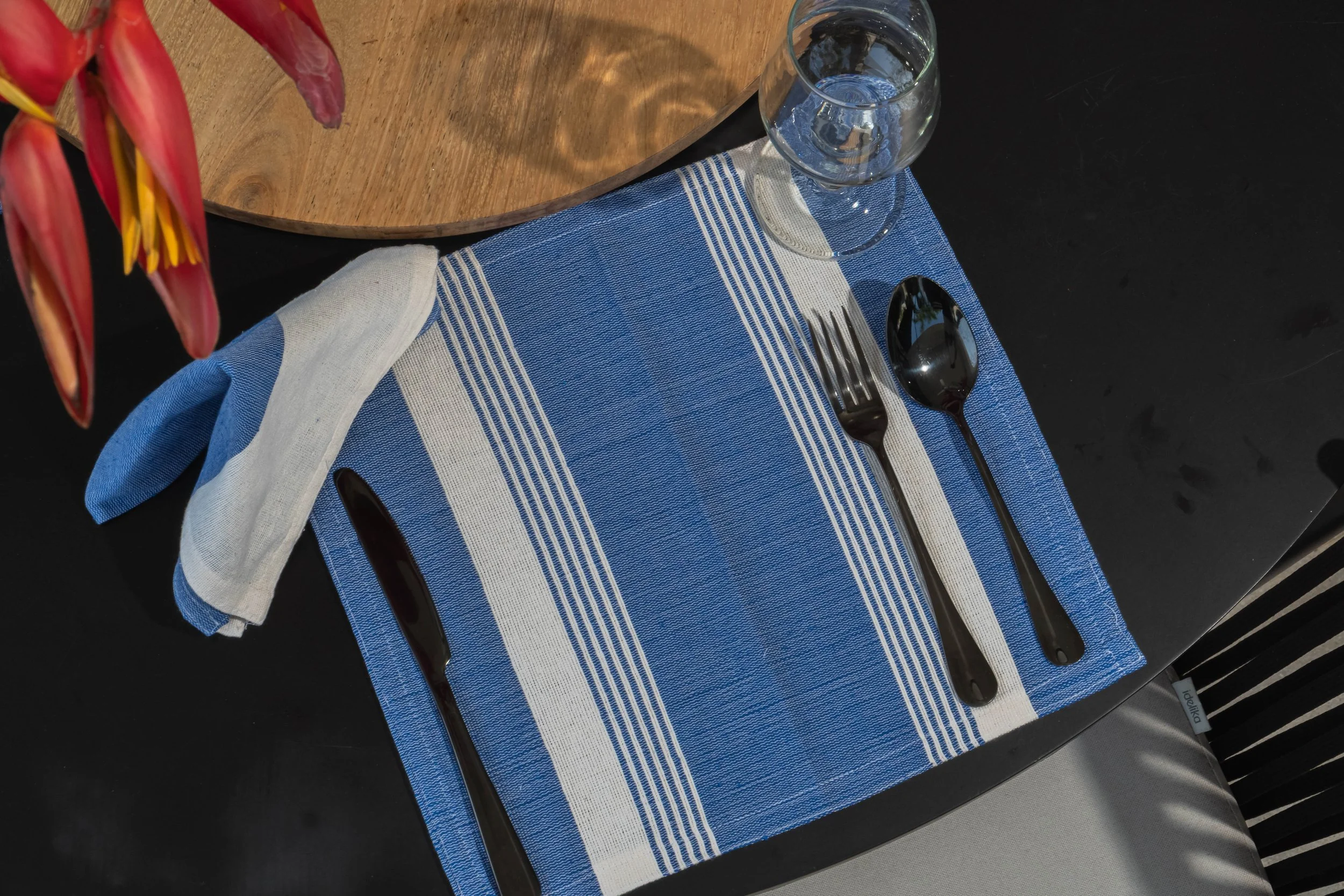 casa-textil-escobar-placemat-artesanal-azul-juego-comedor.jpg