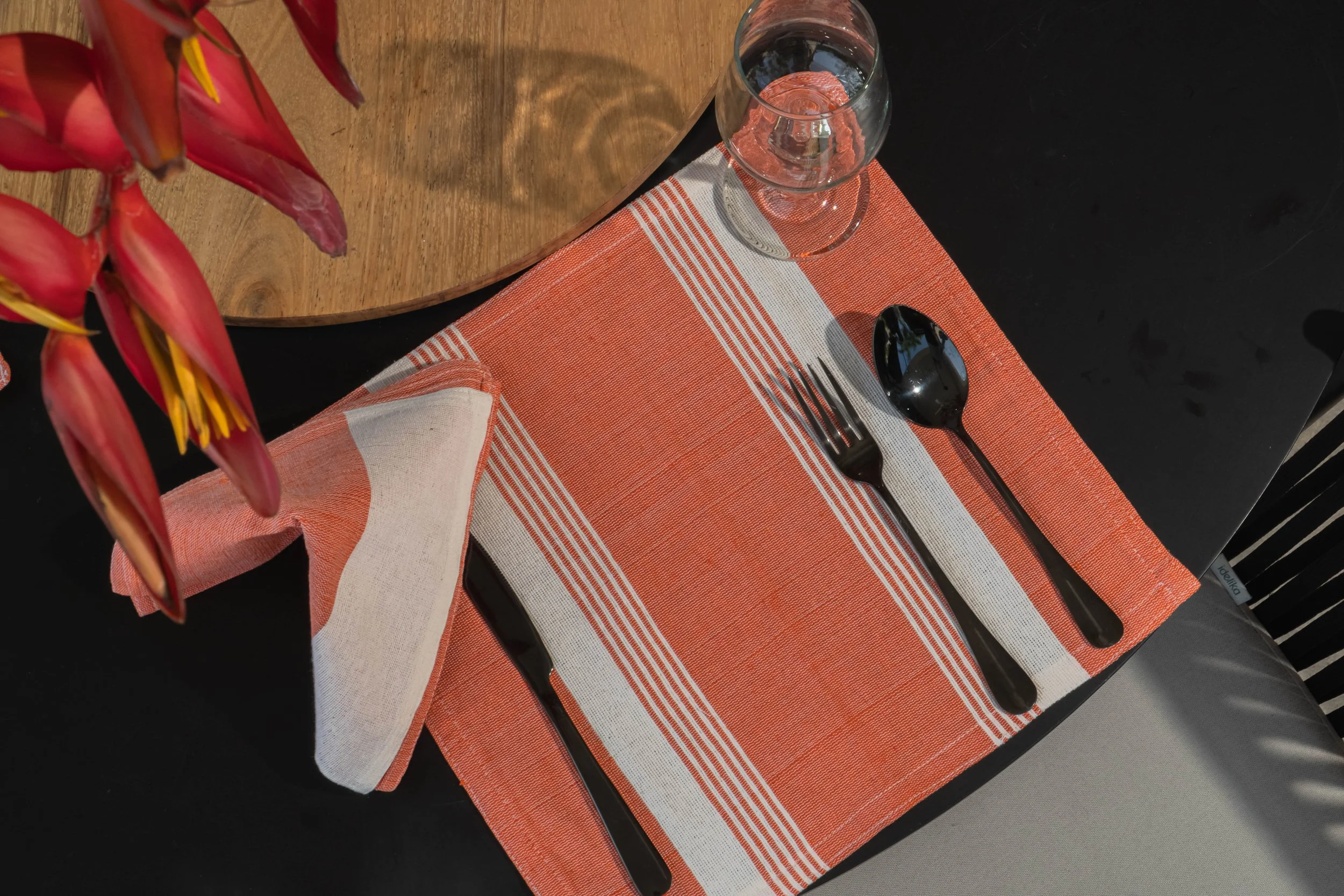 casa-textil-escobar-placemat-artesanal-naranja-coral-algodon-hecho-a-mano.jpg