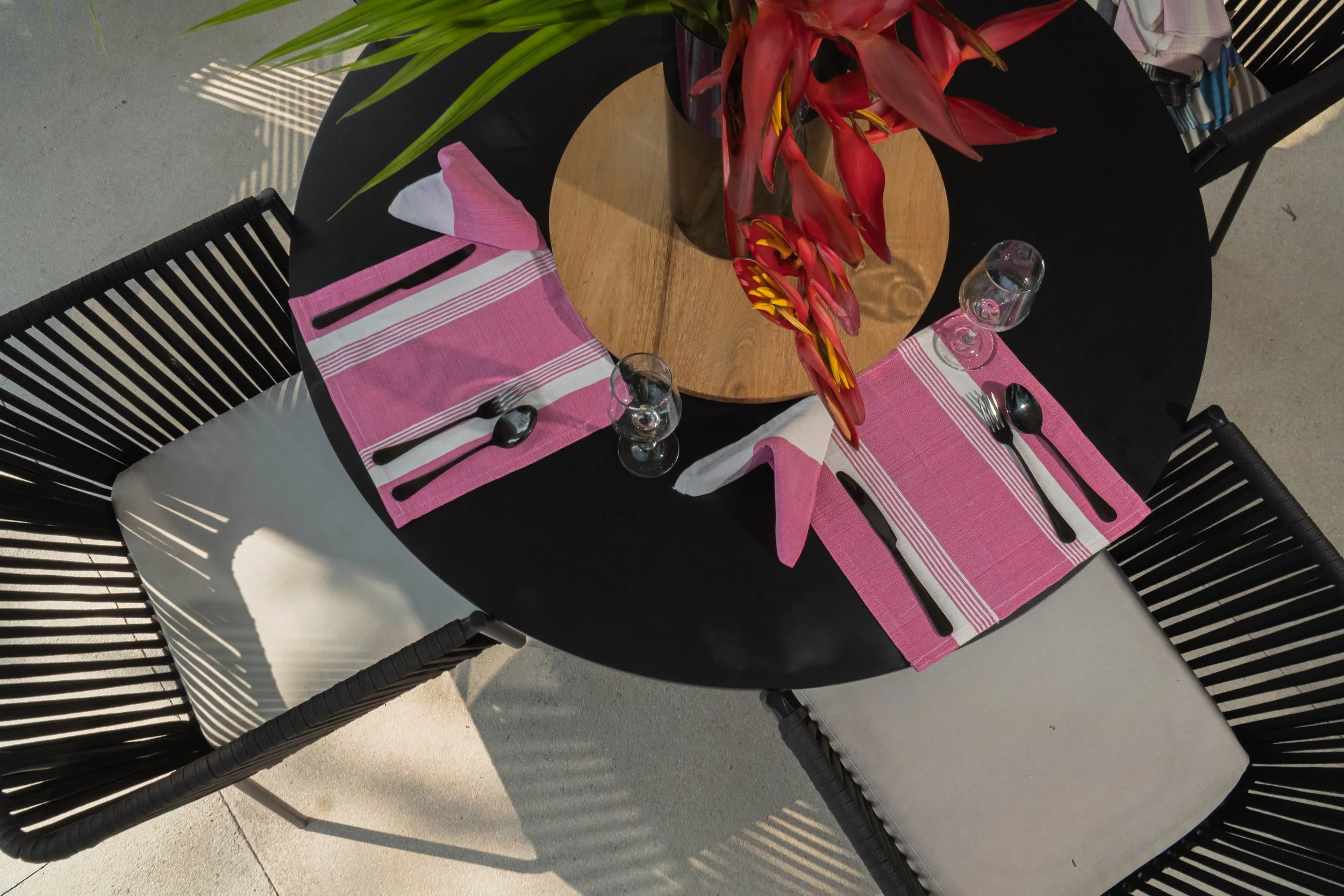 casa-textil-escobar-placemat-artesanal-fucsia-decoracion-mesa-colorida.jpg