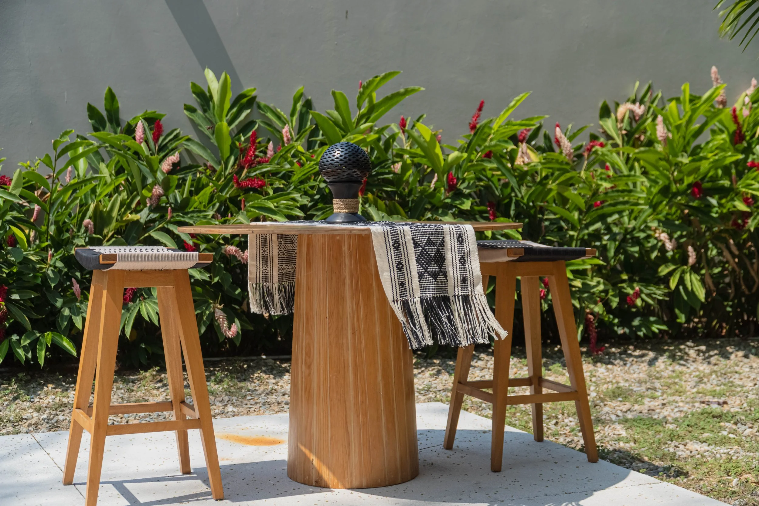 casa-textil-escobar-camino-de-mesa-artesanal-gris-decoracion-jardin-huatulco.jpg (Copy)