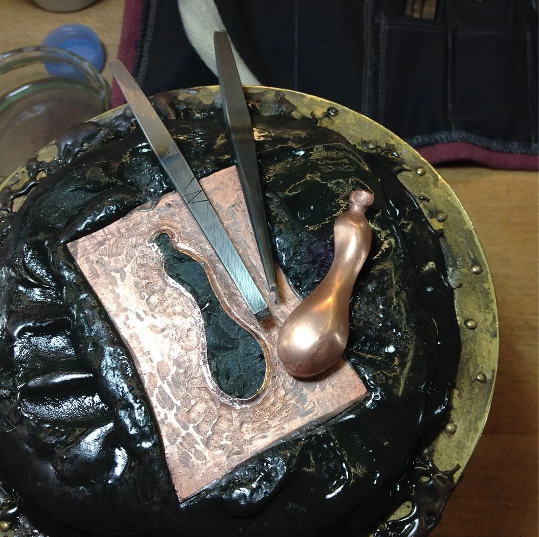  Once the surface was refined, I cut the gourd free of its background using a katakiri chisel. Could have used a saw, but it was fun to stick to the older tools. It actually was easier that way too. 