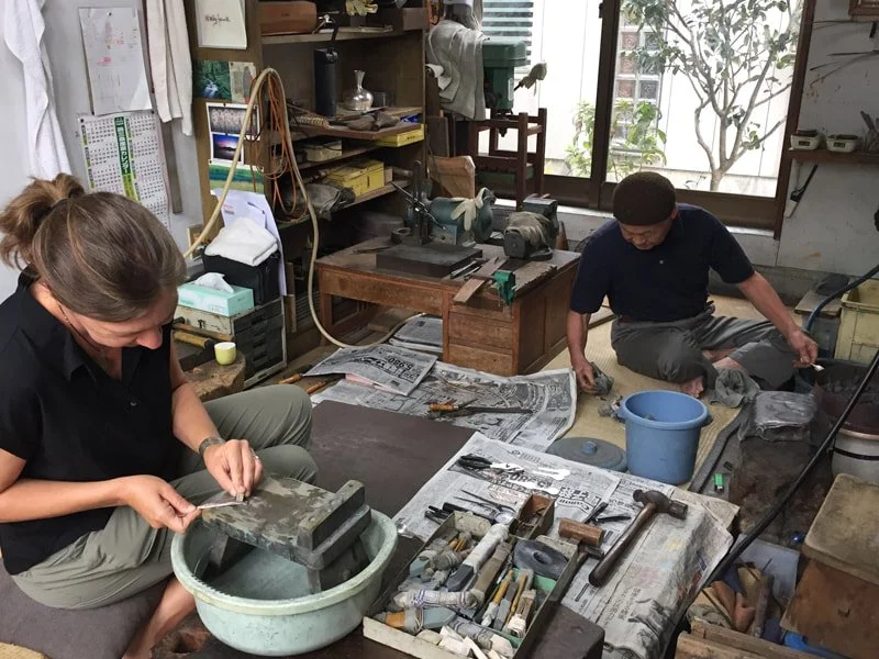  I'm using a scotchstone and water, just like I learned from Ford Hallam. 