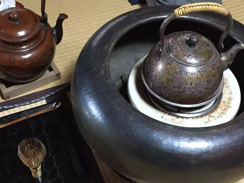  Of course he made the mokume teakettle. Keiko served us traditional matcha tea with a sweet. 