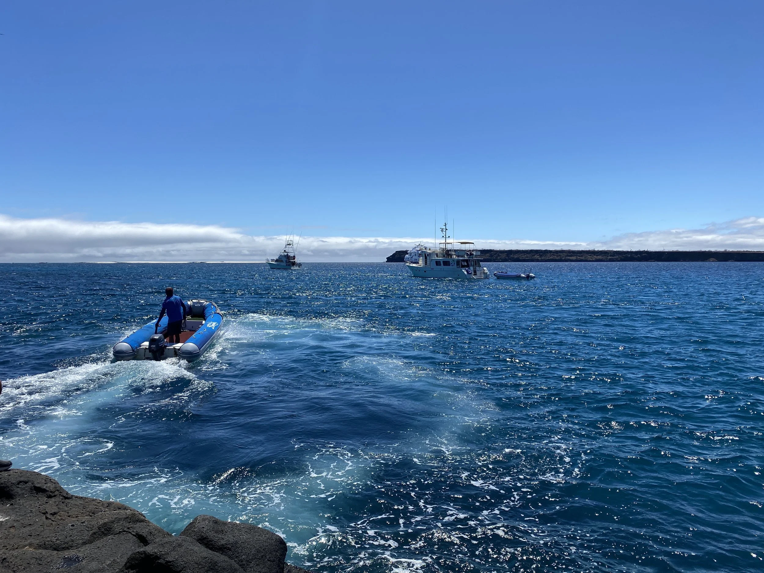 Yacht and lancha.JPG