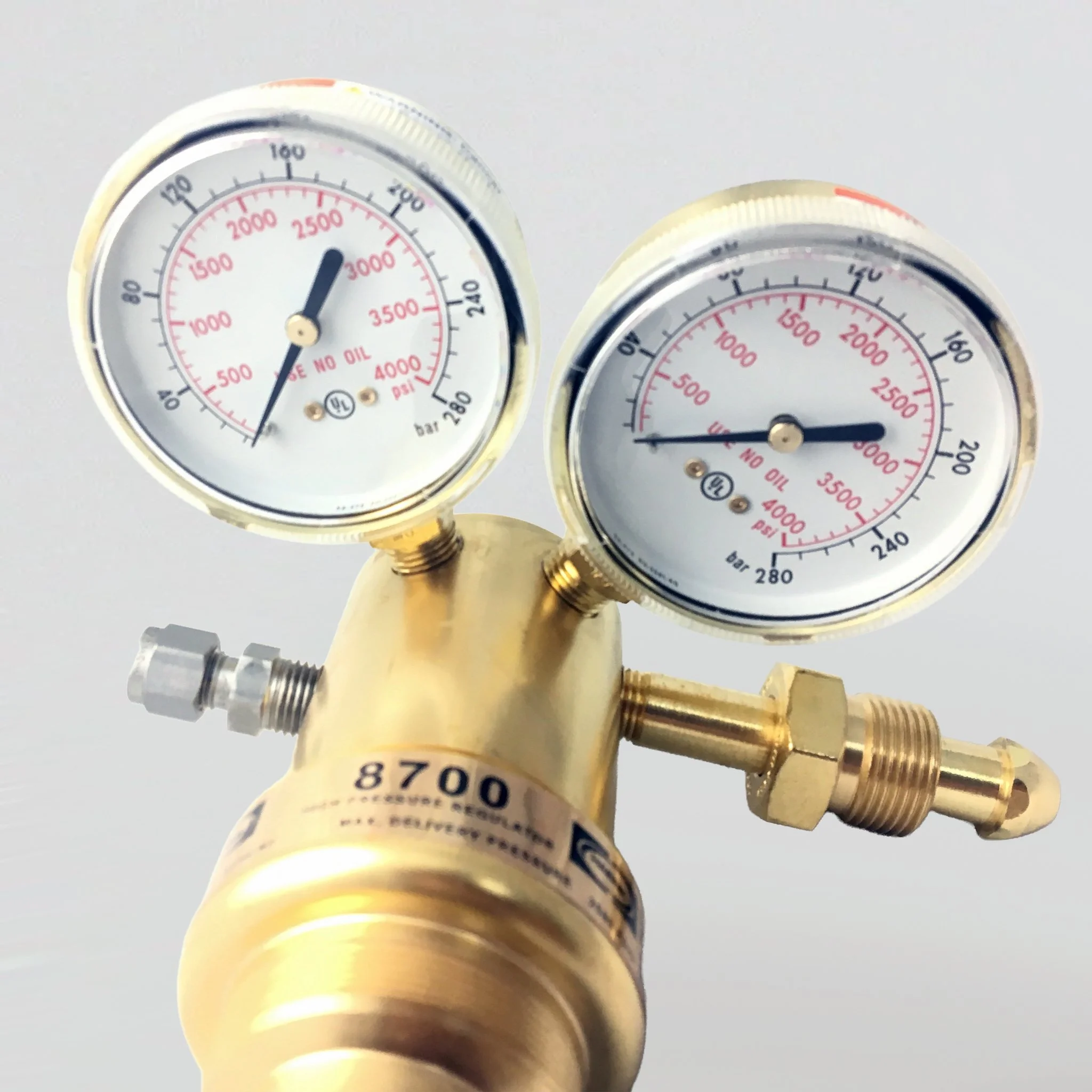 Harris-8700-Nitrogen-Pressure-Regulator-close.jpg