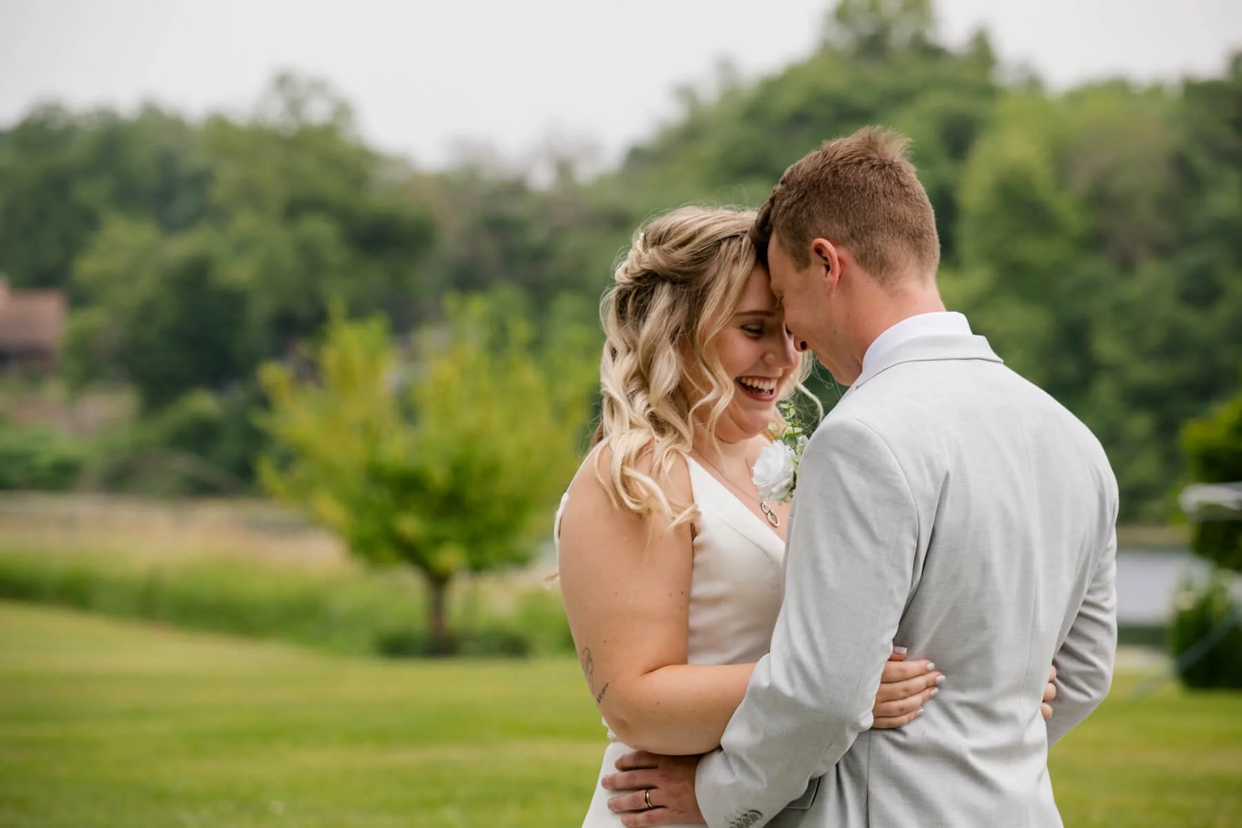 003-The-Barn-at-Mirror-Lake-wedding-photographer-mondovi-wi-wisconsin-wedding-venue-buffalo-county.jpg