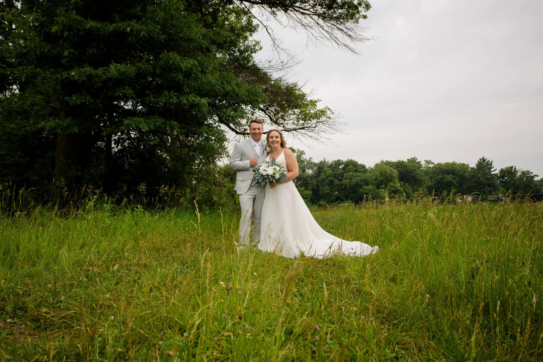 005-The-Barn-at-Mirror-Lake-wedding-photographer-mondovi-wi-wisconsin-wedding-venue-buffalo-county.jpg