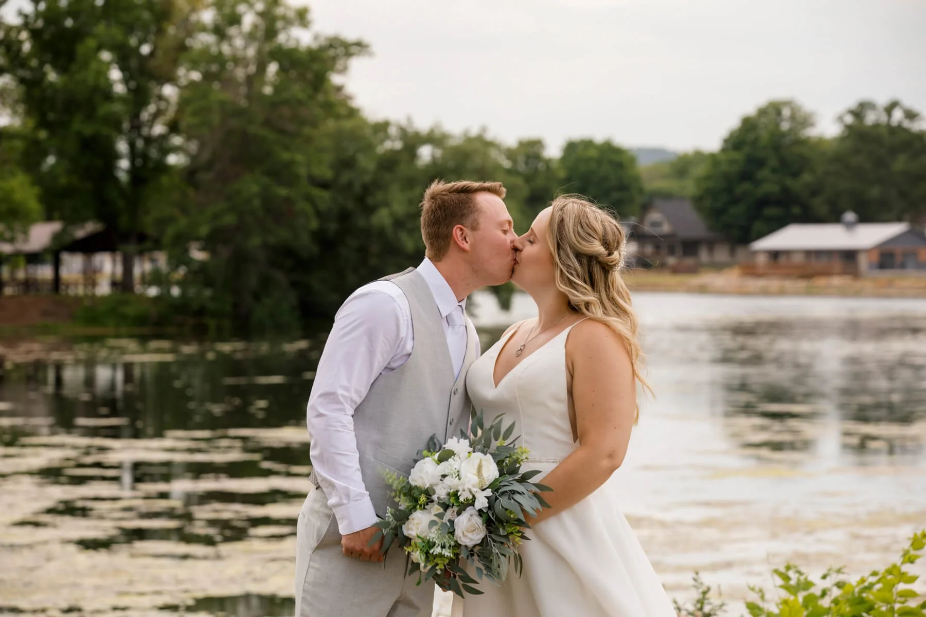 010-The-Barn-at-Mirror-Lake-wedding-photographer-mondovi-wi-wisconsin-wedding-venue-buffalo-county.jpg