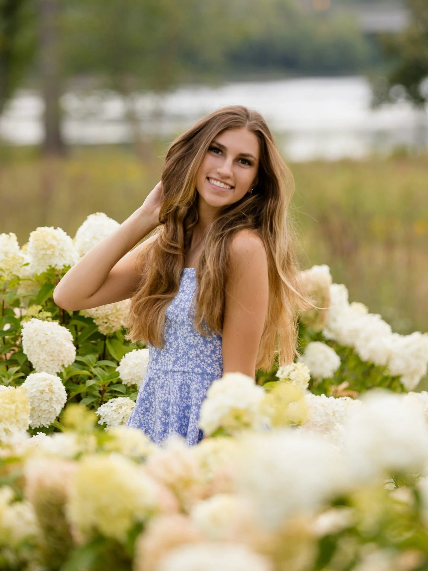 Florals? For spring? Ground breaking, I know&hellip; 🤣

One of the most underrated parts of planning your senior session is choosing the right season! And for a lot of my seniors, spring or summer is it. The blooms, the soft light, the golden hour. 
