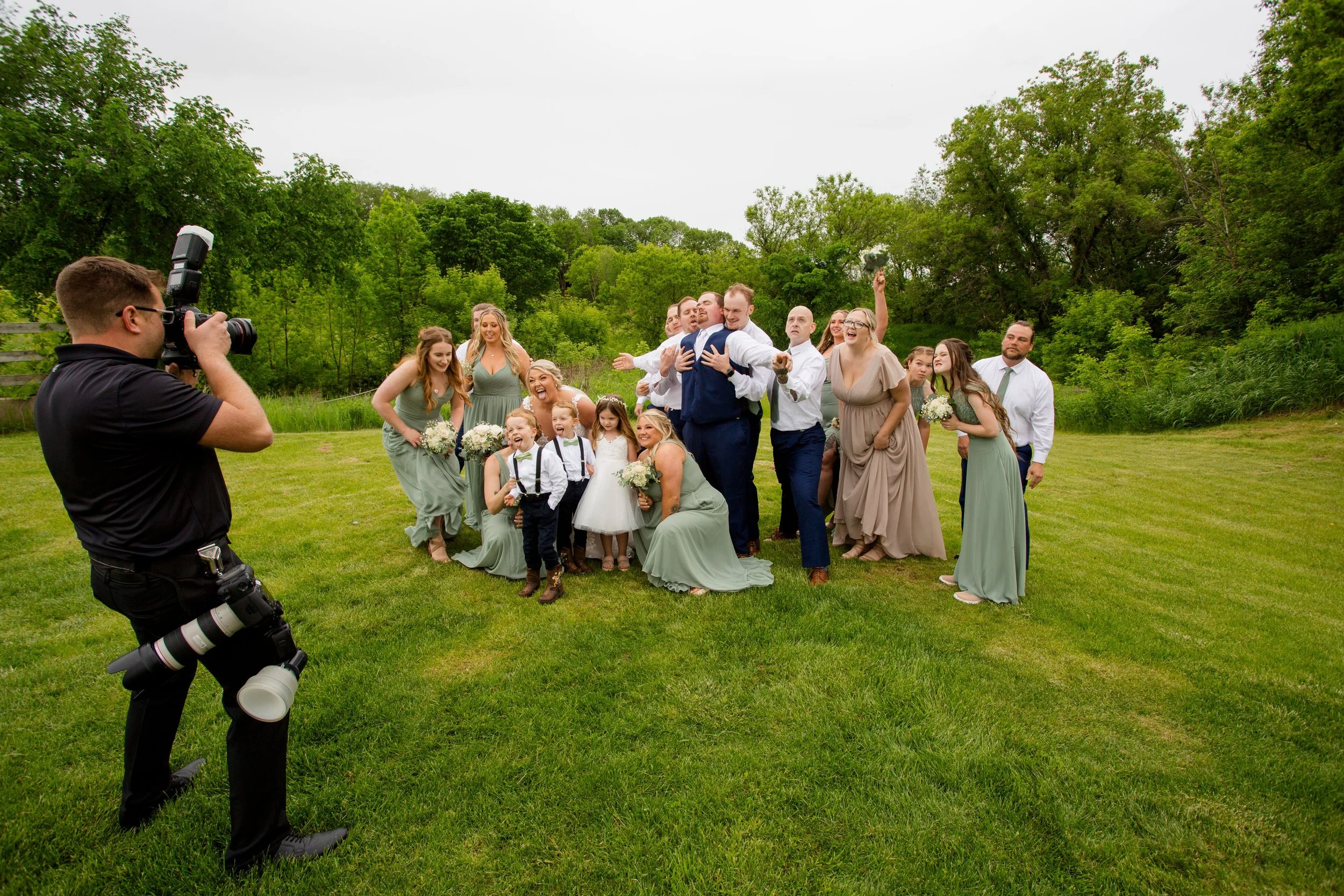 photographer_wisconsin_behind-the-scenes-wedding-party.jpeg