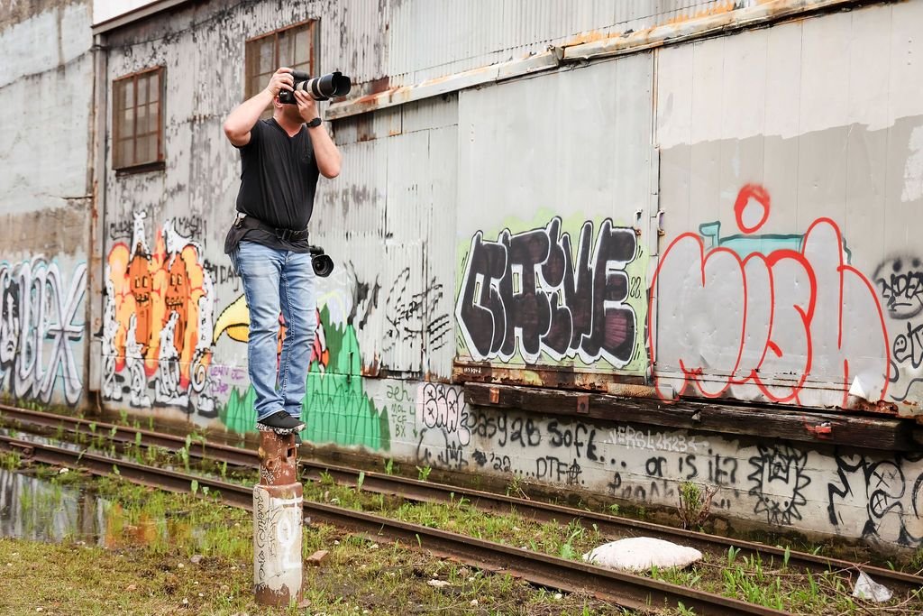photographer_wisconsin_behind-the-scenes-senior-graffiti.jpeg