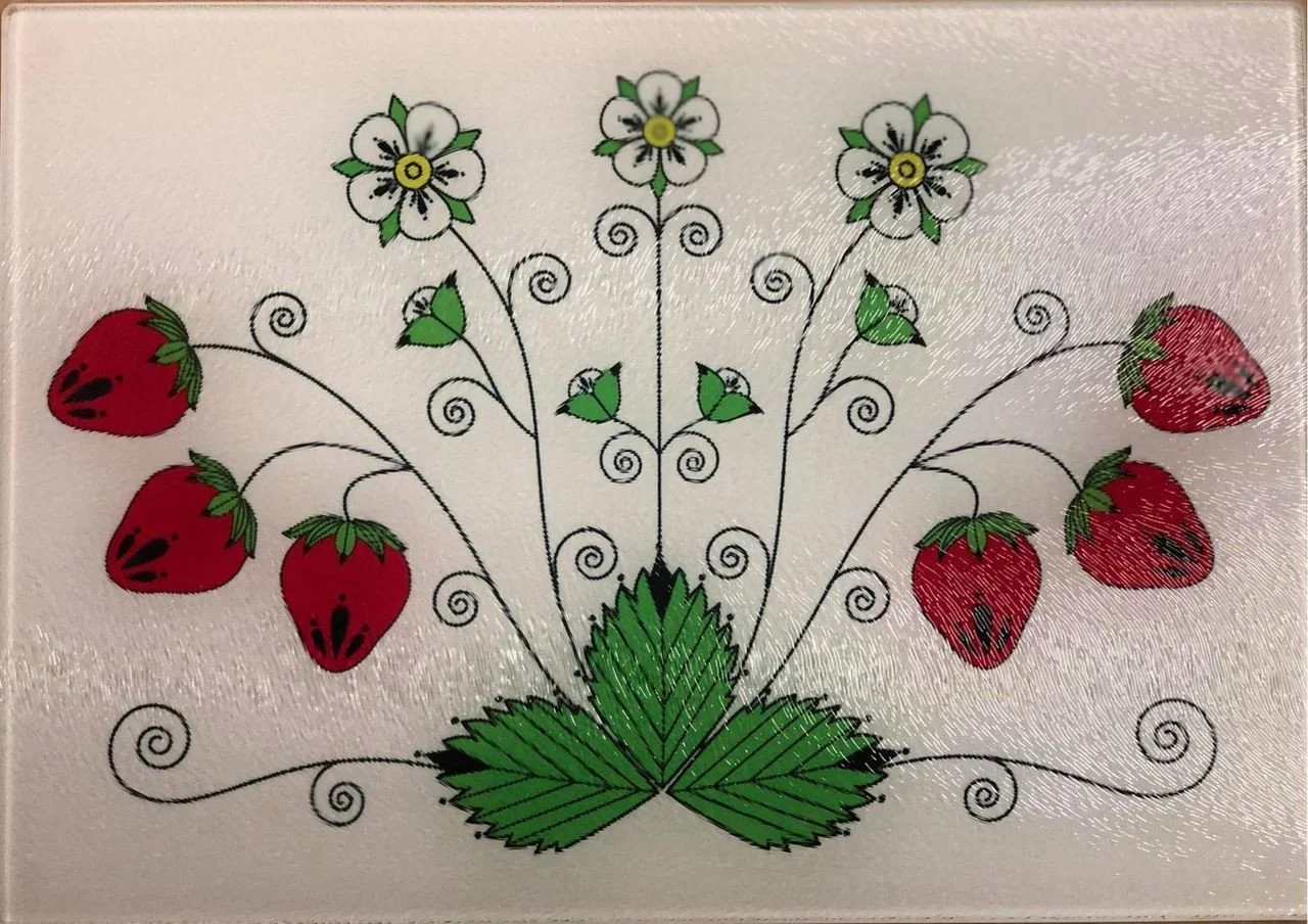 Strawberry_Glass_Cutting_Board__84123__21138.jpg