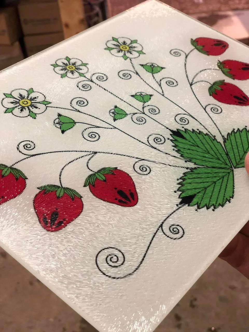 Strawberry_Glass_Cuttingboard__13794.jpg