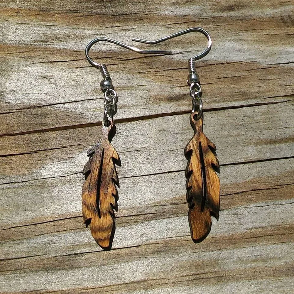 WoodFeatherEarrings__13369.jpg