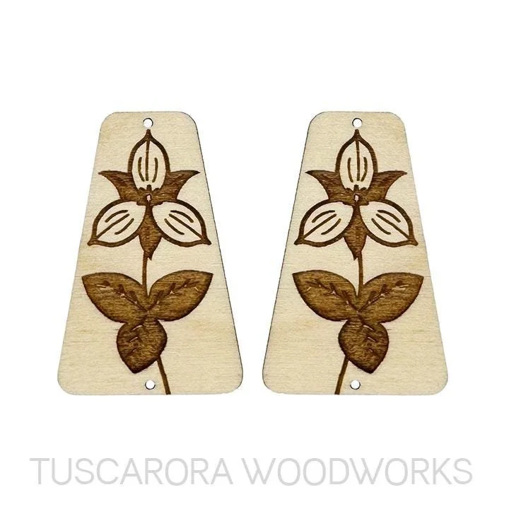 Trillium Flower Trapezoid Wooden Center Cabochon