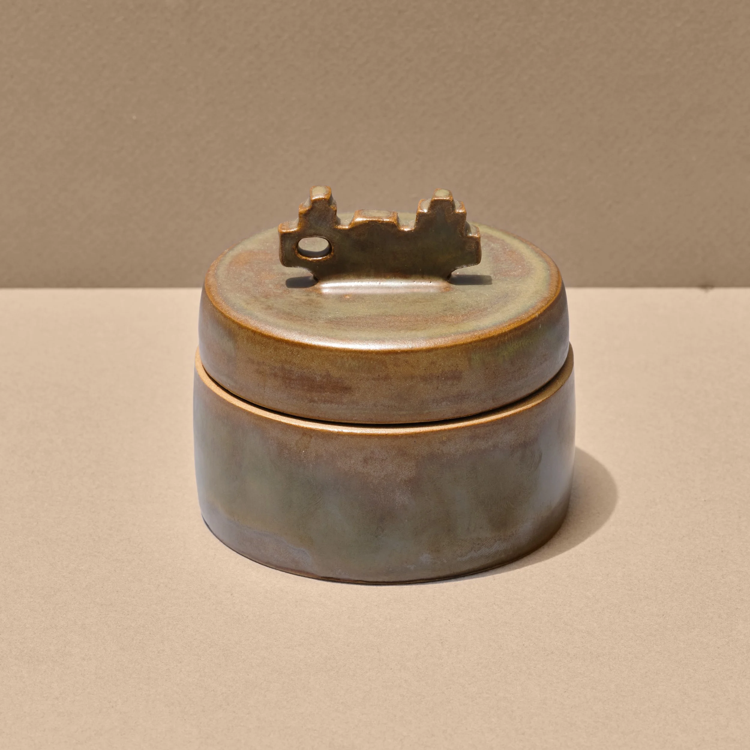 Ferry_Sculpture_Jar_Dark_Seaweed_1_FRONT.jpg