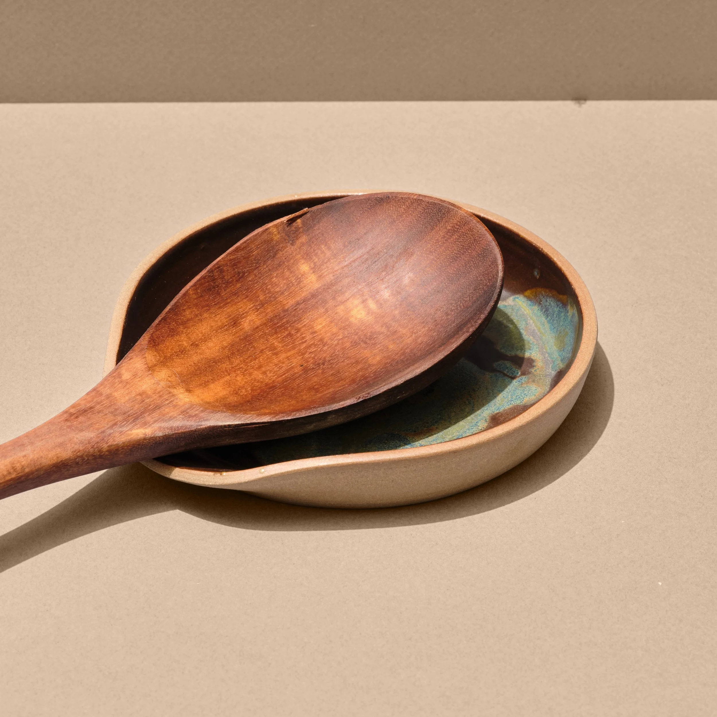 Ferry_Spoon_Rest_Walnut_Moss_1_ALT1.jpg